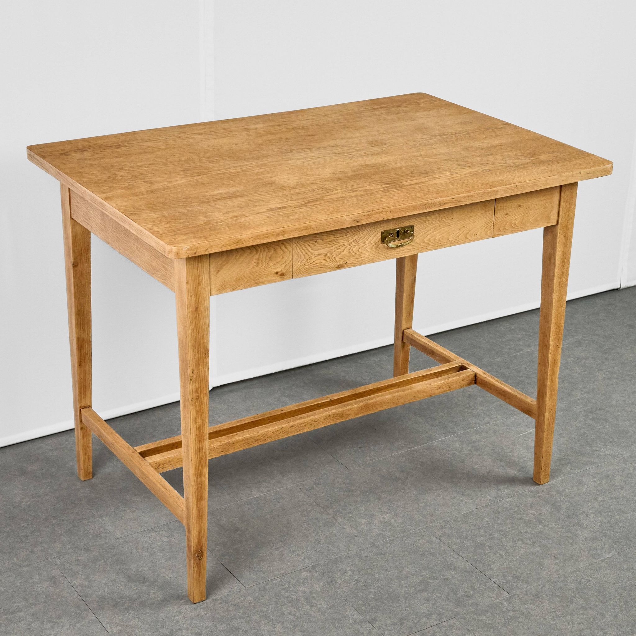 Table en chêne vintage, Tchécoslovaquie