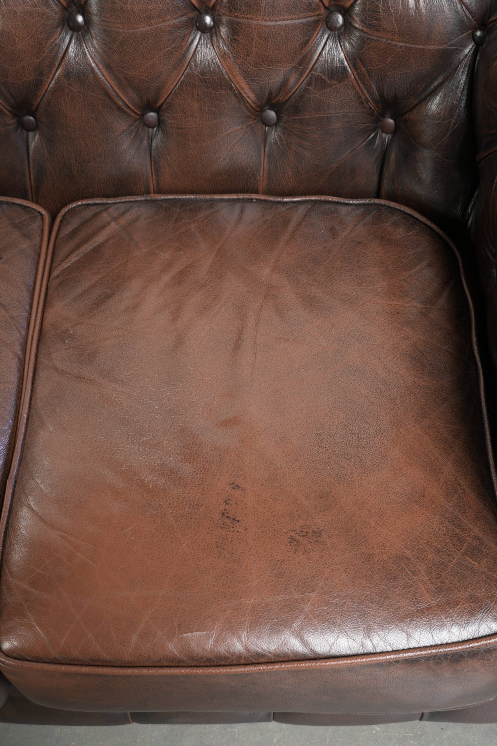 Brown cowhide leather Chesterfield 3-seater sofa in English style