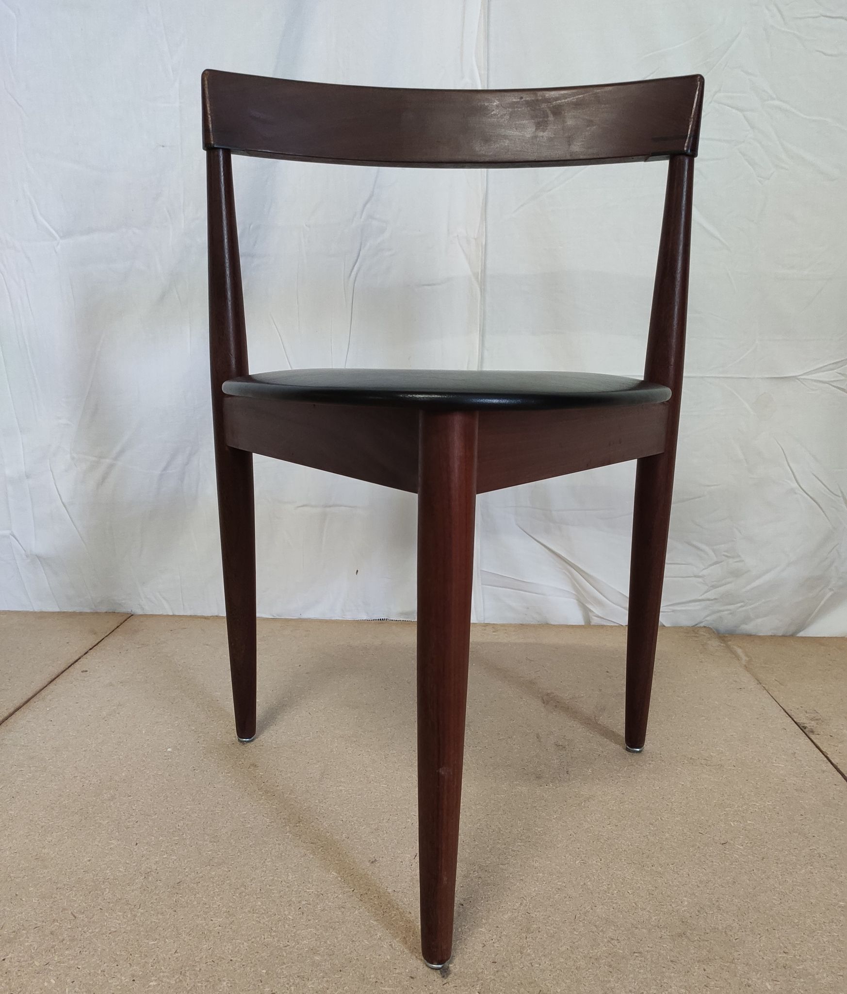 Table and 4 chairs by Hans Olsen for the Danish editions Frem R-jle