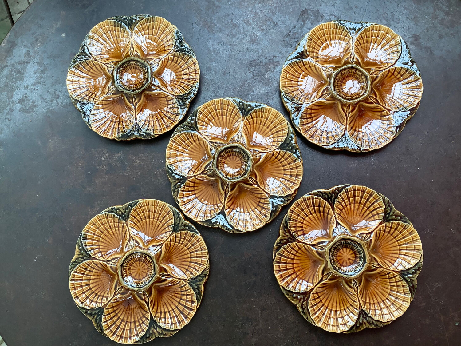 Sarreguemines oyster slip plates
