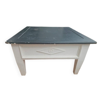 Coffee table painted in gray and white