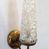 Paire d'appliques en métal doré et verre moulé, France vers 1960