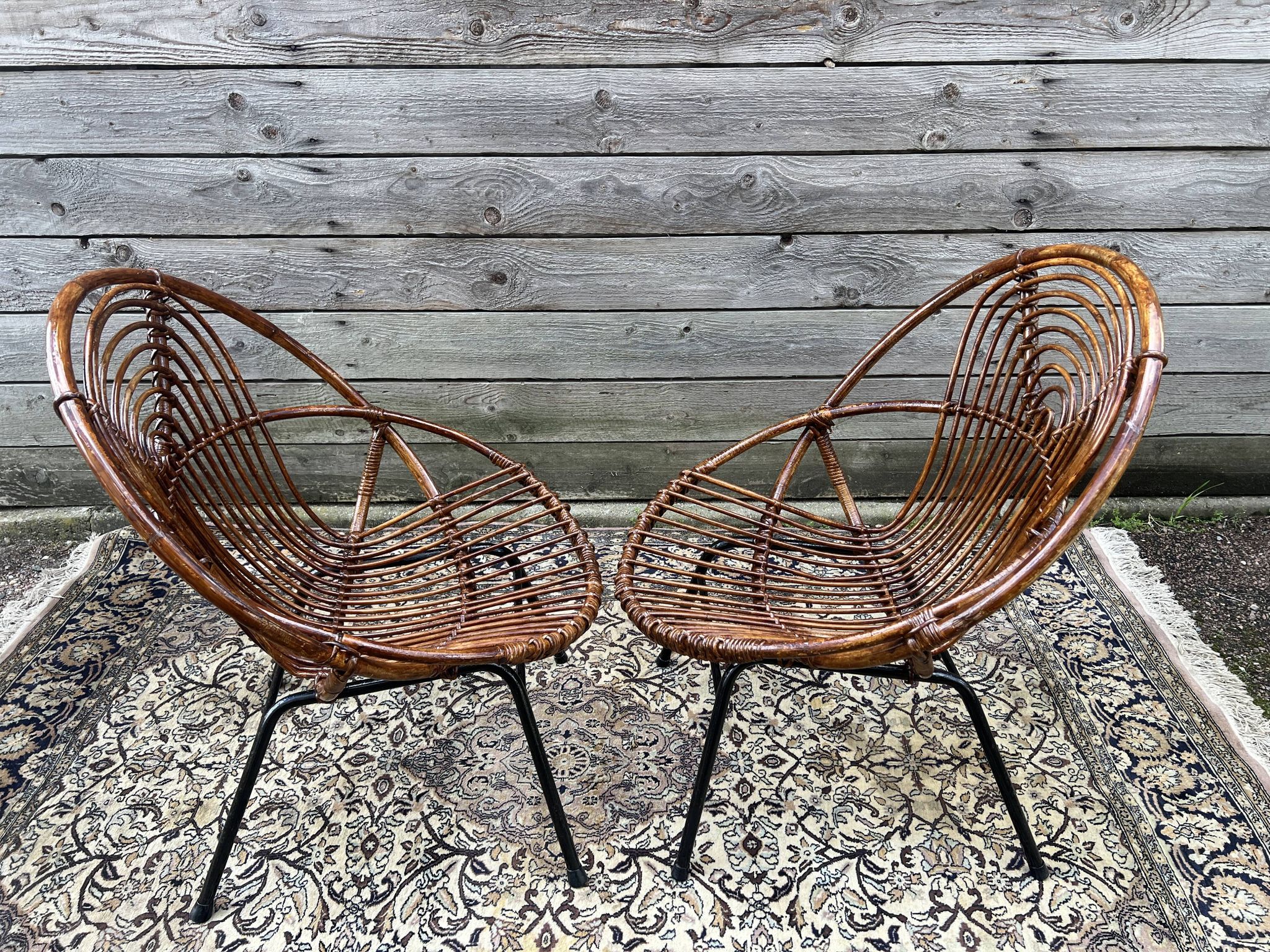 Paire de fauteuils en rotin, pieds métal CIRCA 1950