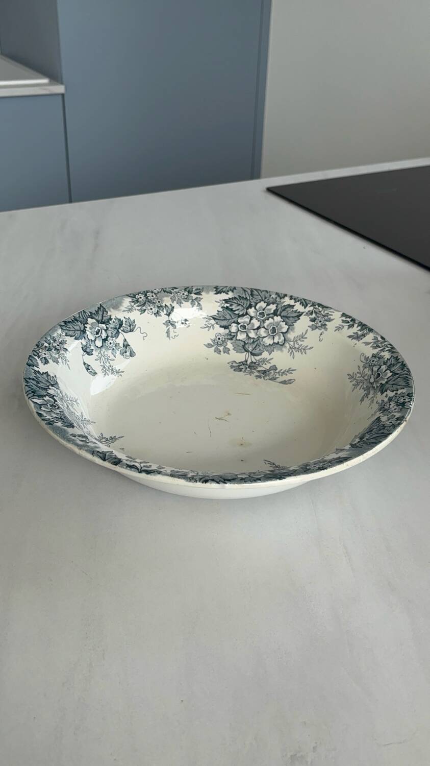 Old Saint-Amand & Hamage model Marie-Louise terrine bowls