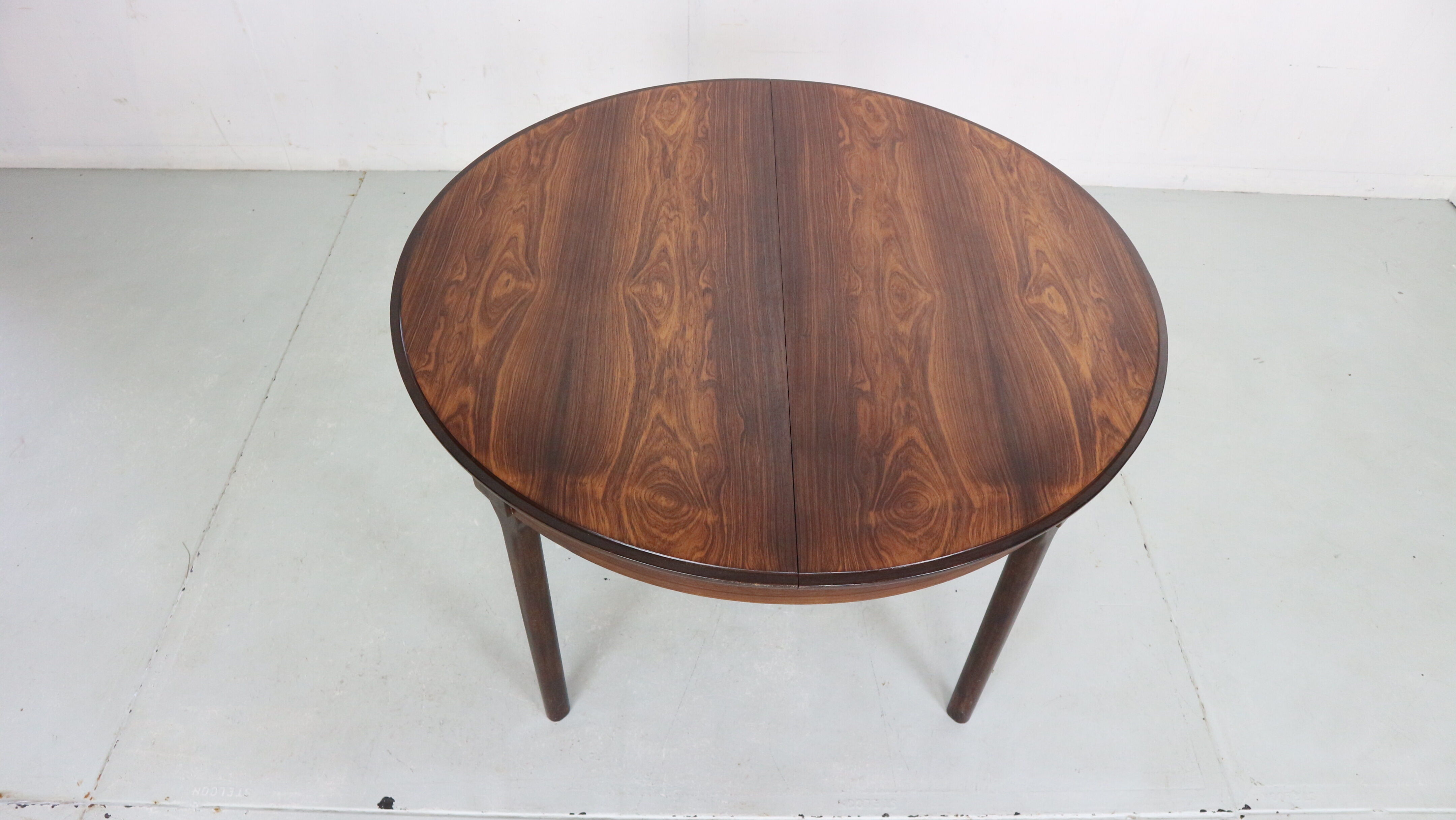 Scandinavian Modern Extendable Oval/Round Dinning Table, 1960, Denmark