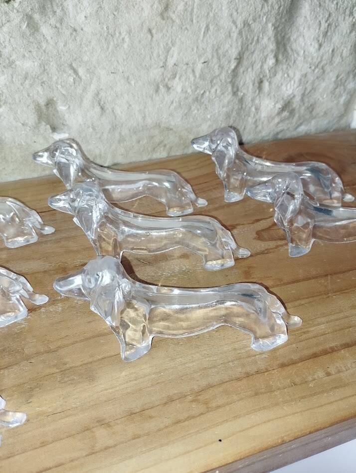 Set of 12 Danone knife rests – Dogs – Bakelite / hard plastic – Year
