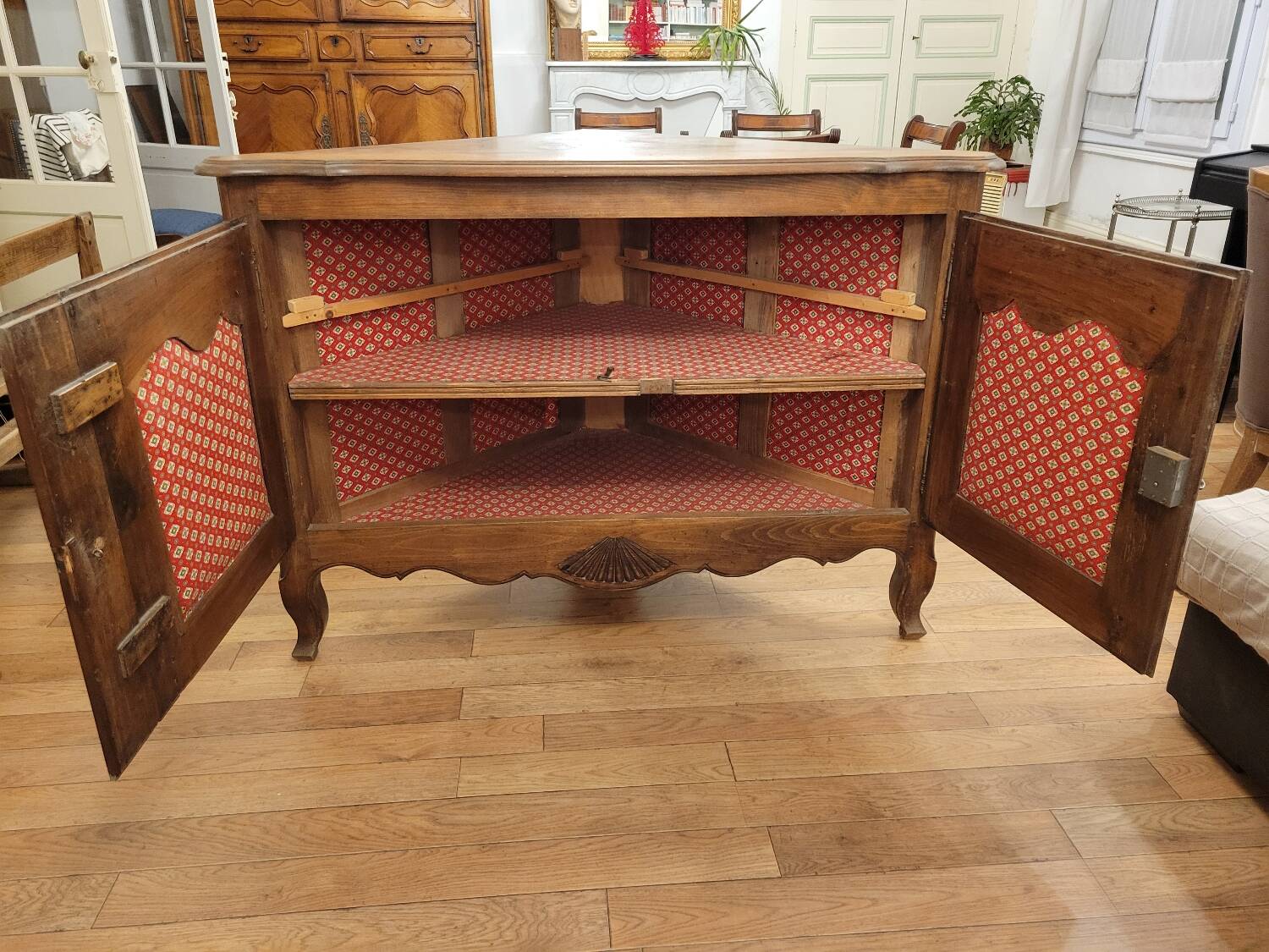 Louis XV corner sideboard
