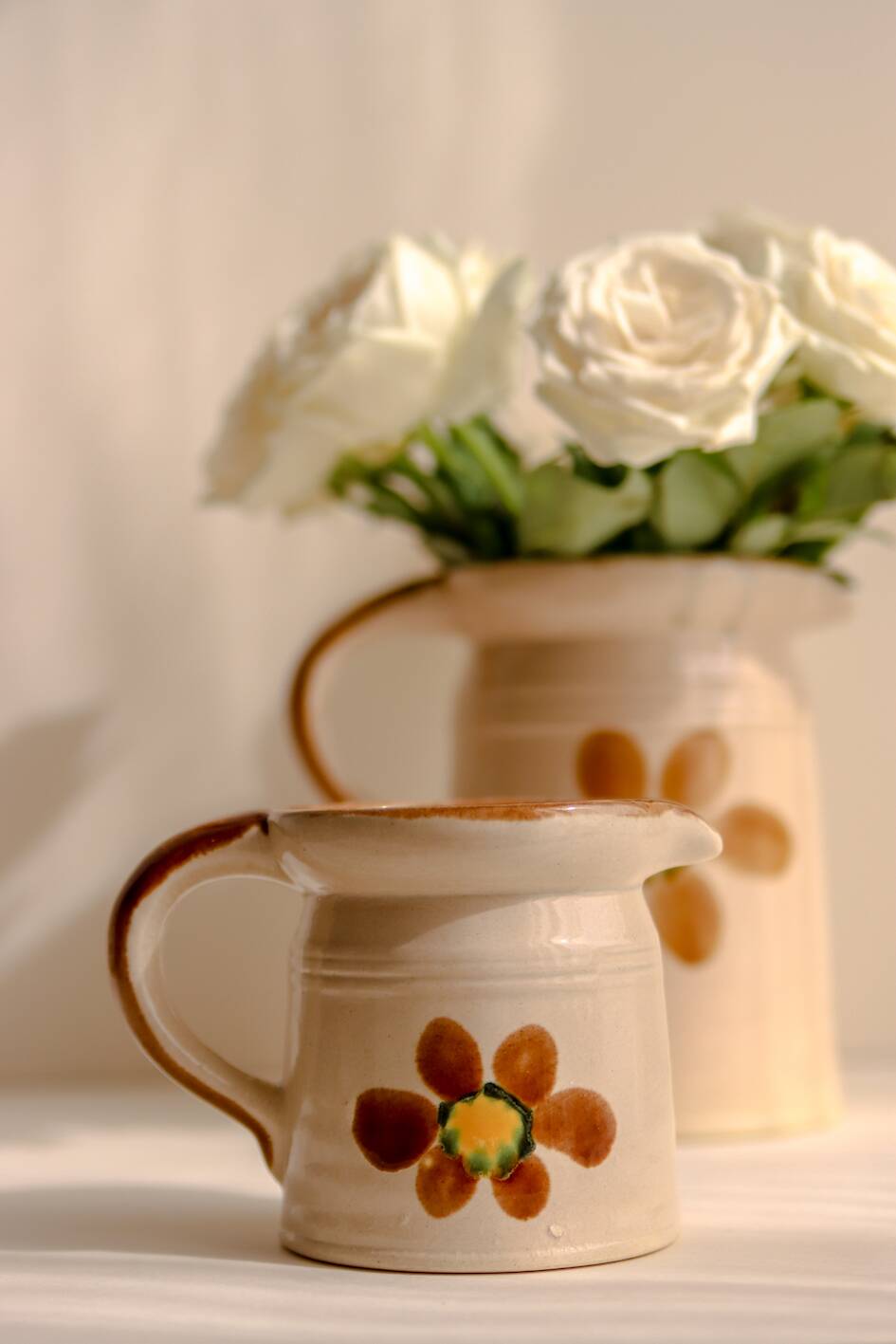 Set of 2 ceramic pitchers