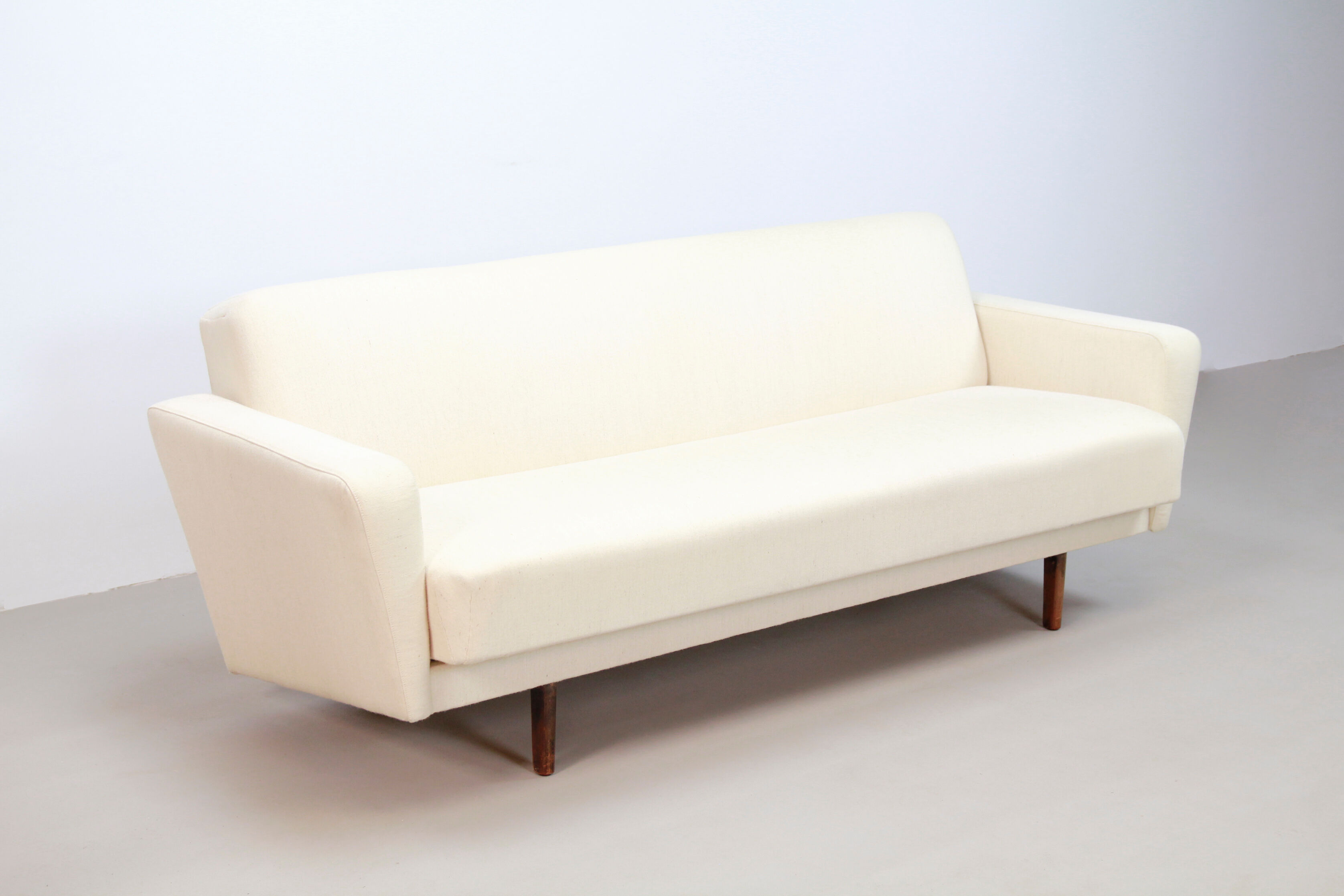 Vintage white Danish design sofa bed