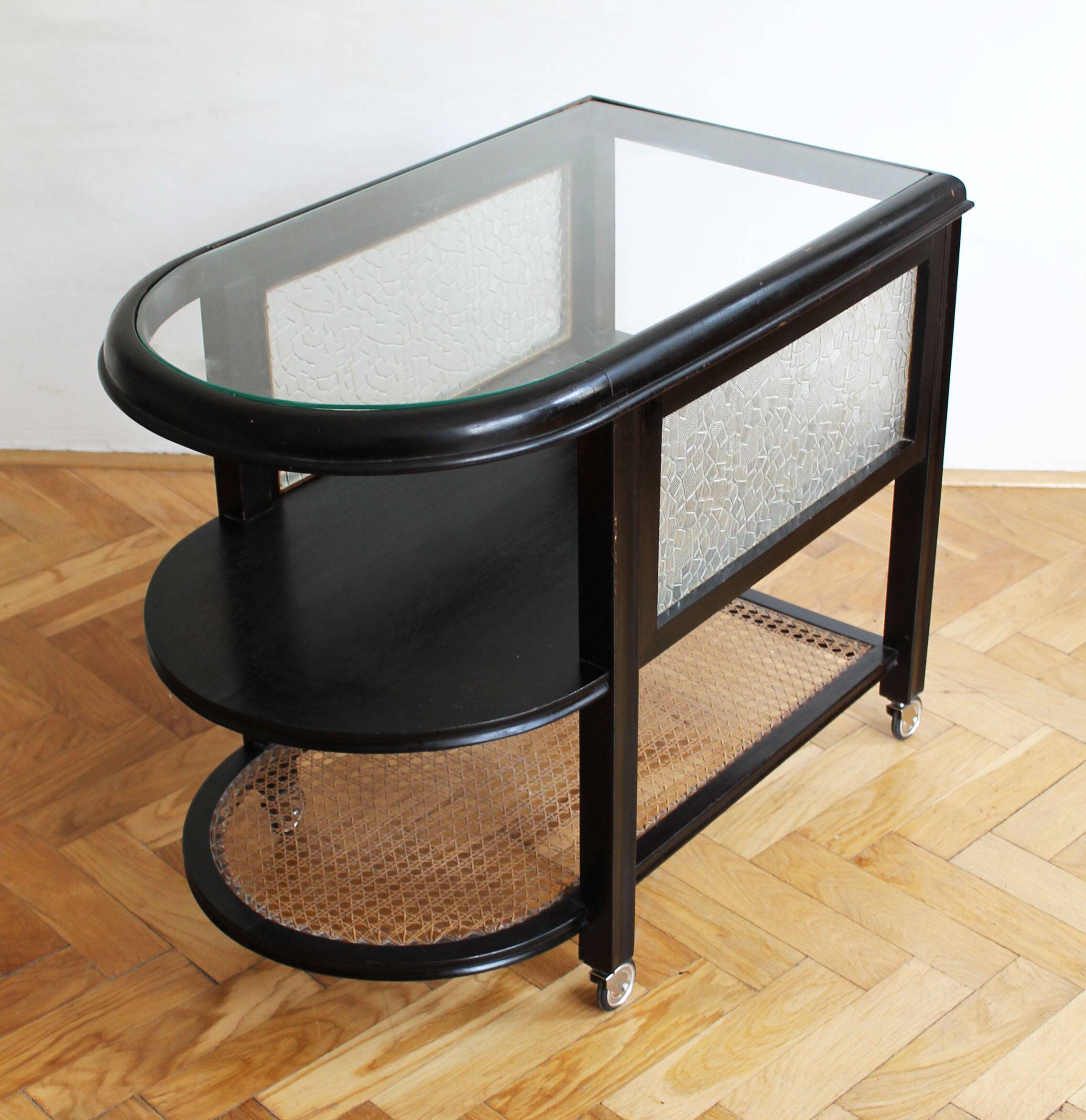 Armoire à boissons moderniste des années 1930