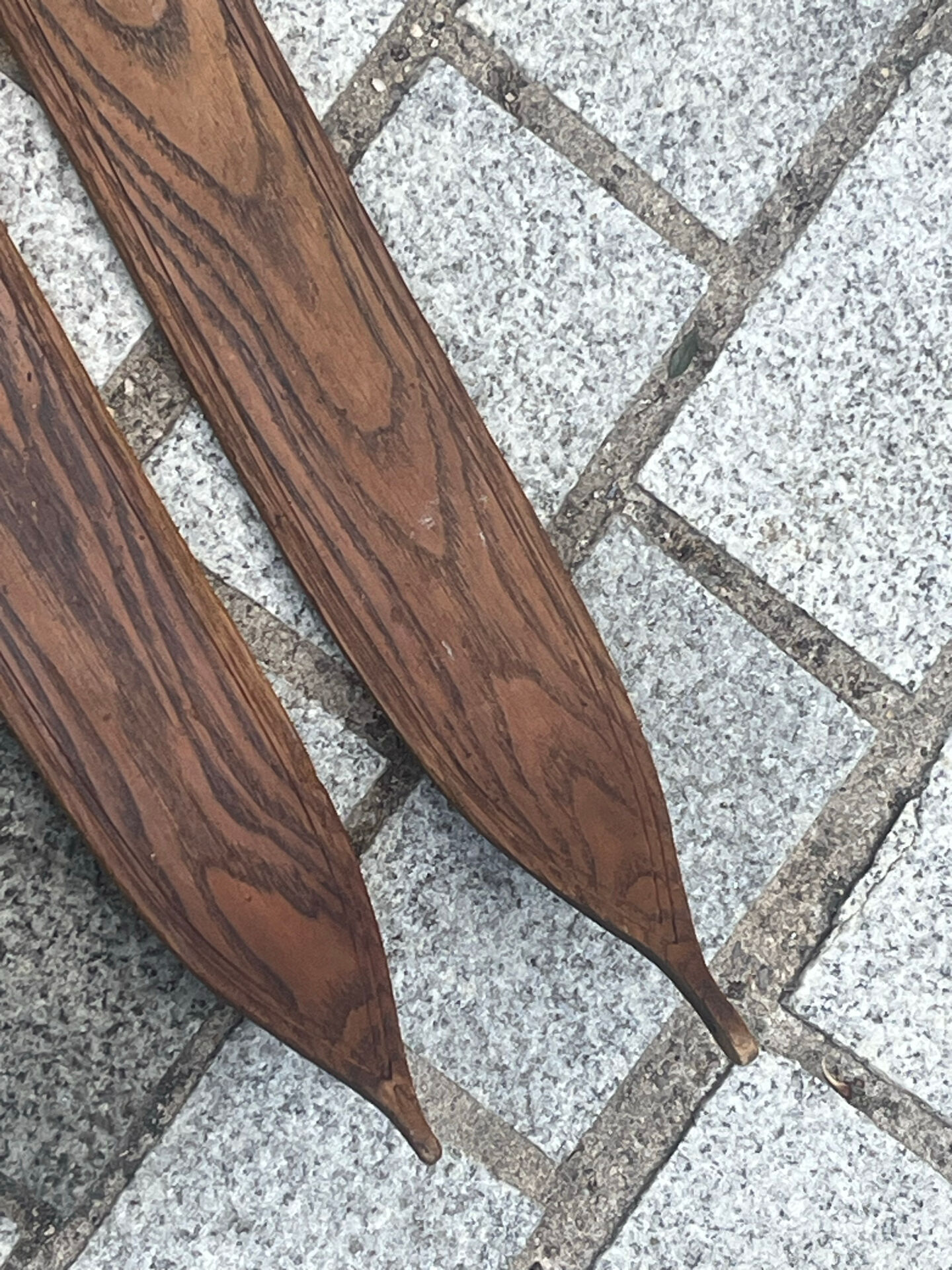Pair of old skis L=196cm