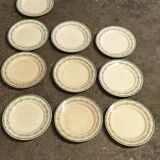10 plates, a tureen, a fruit cup