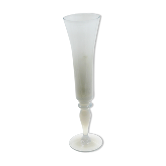 Vase en opaline blanche vintage