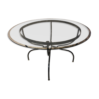 Table piètement fer forgé et laiton plateau en verre biseauté, années 1980