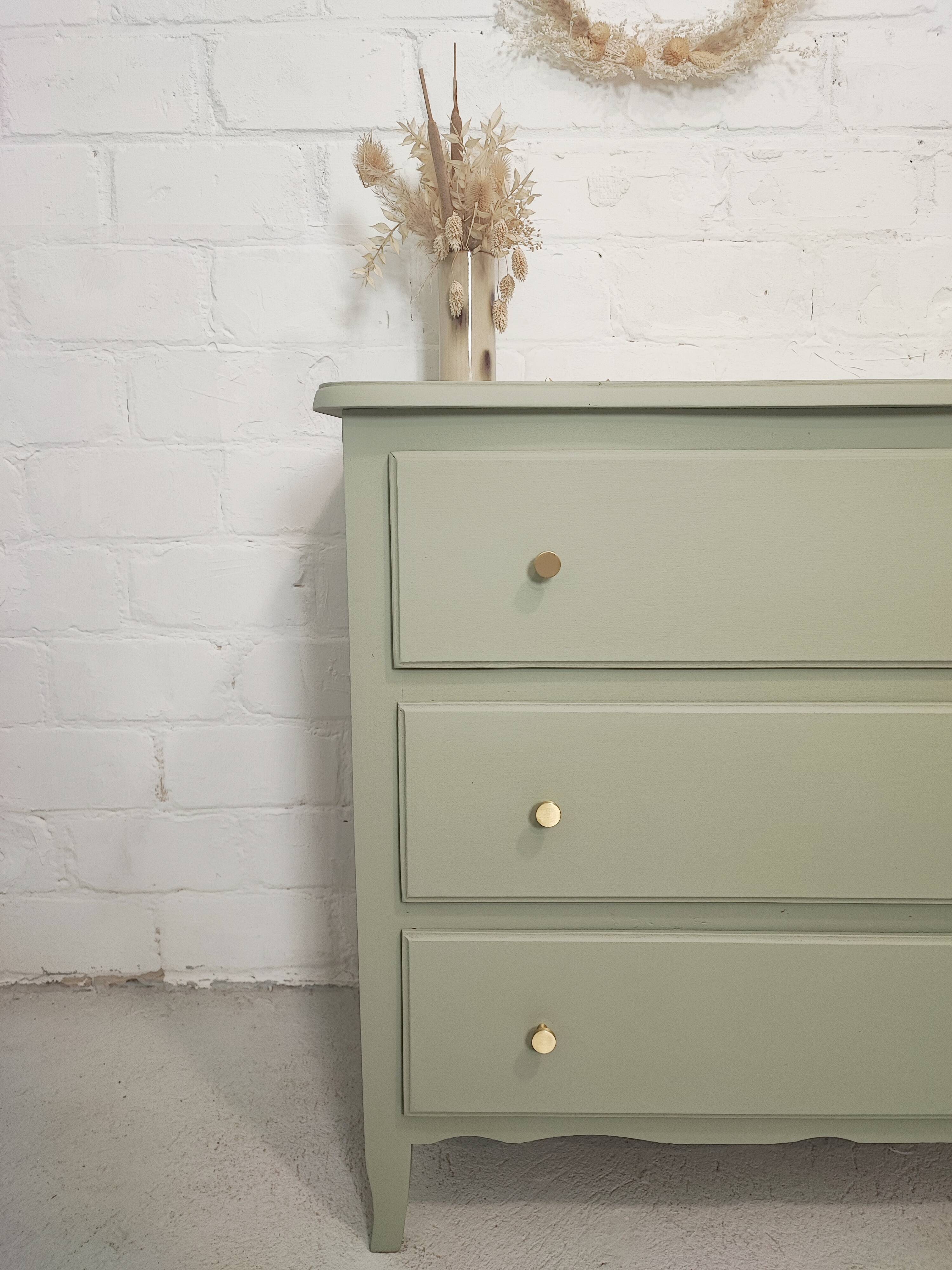 Commode vintage vert amande