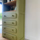 Meuble de rangement vintage en bois vert