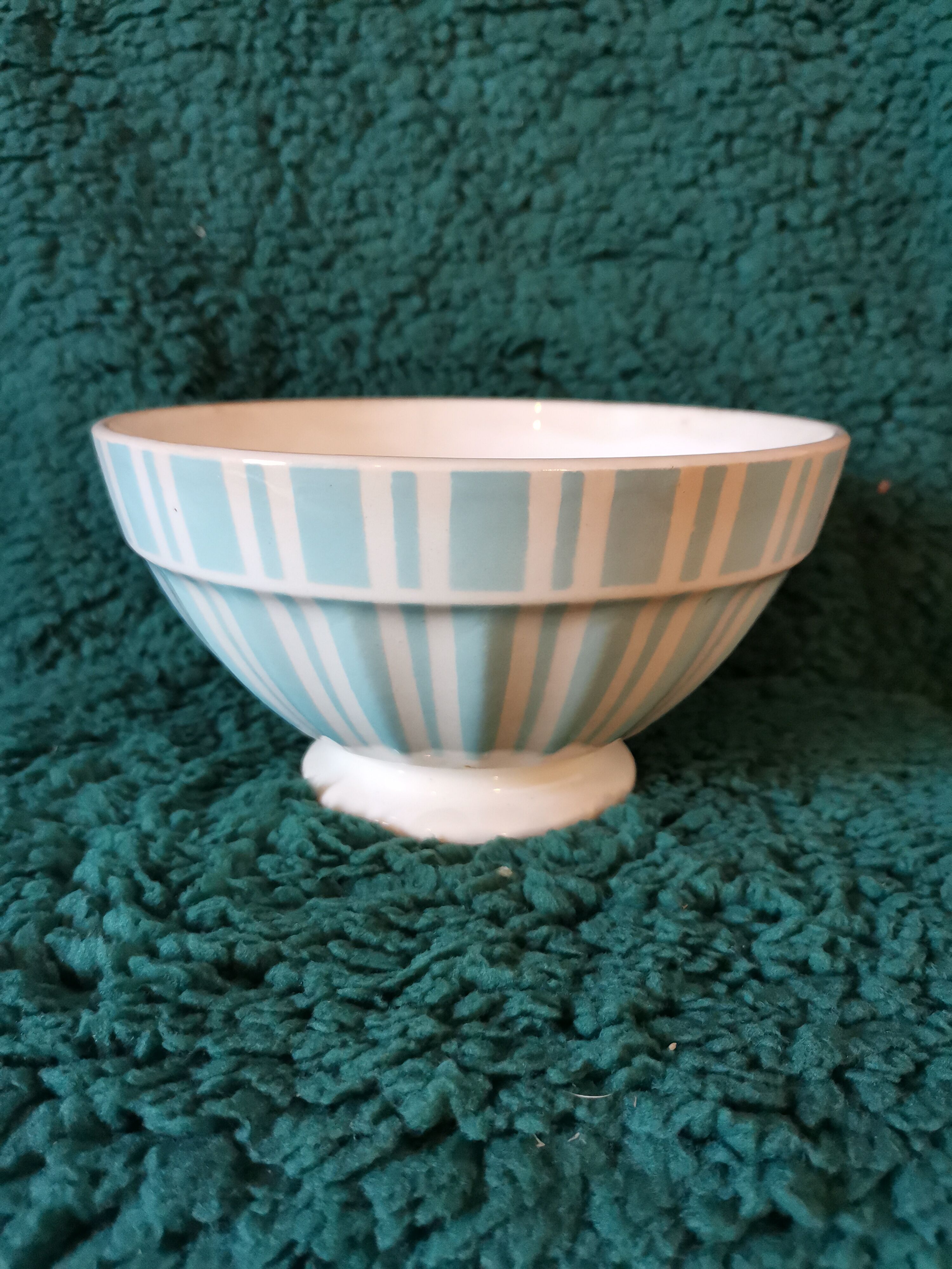 Old faceted Digoin bowl 03