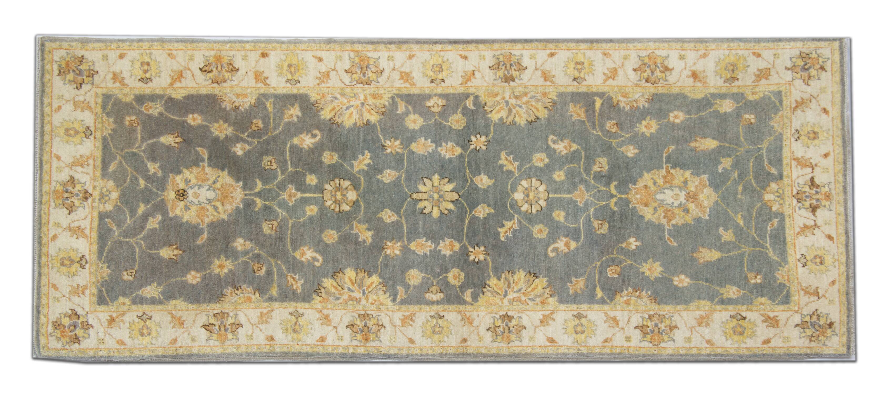 Tapis de couloir en laine grise, motif floral Ziegler fait main