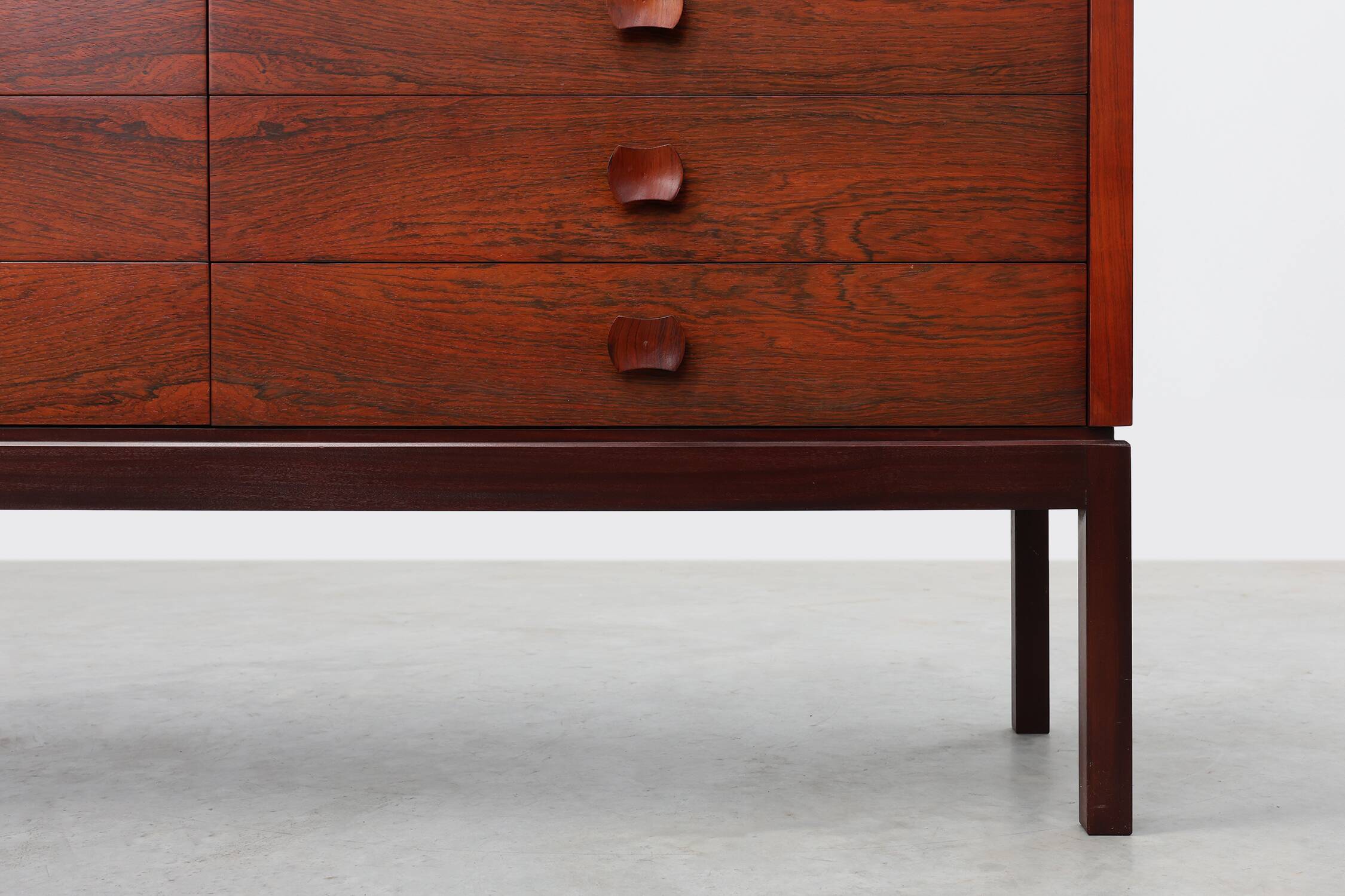 Commode danoise moderne du milieu du siècle, Danemark, vers les années 1960.