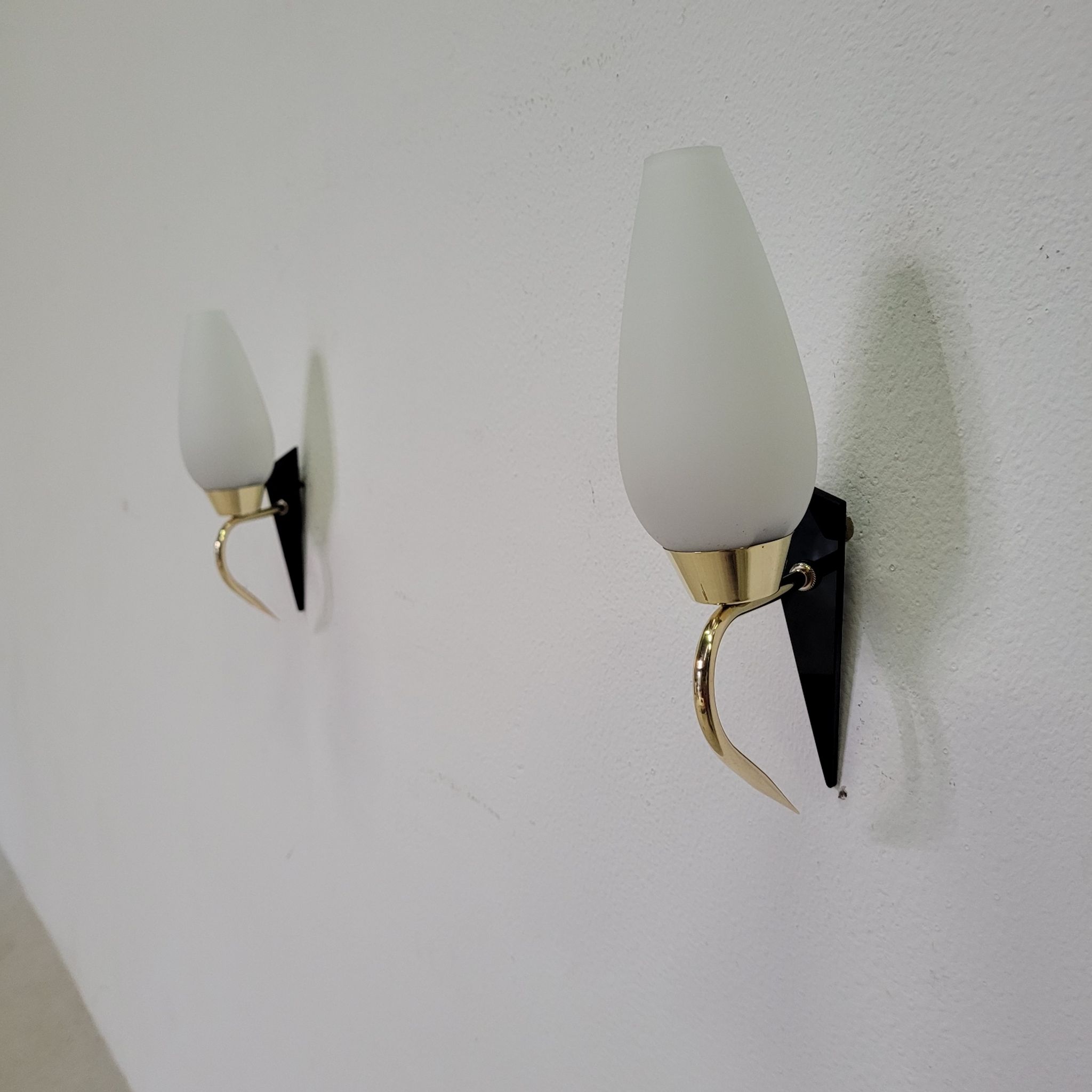 Pair of Arlus wall lights in brass, opaline and lacquered glass from the 1950s