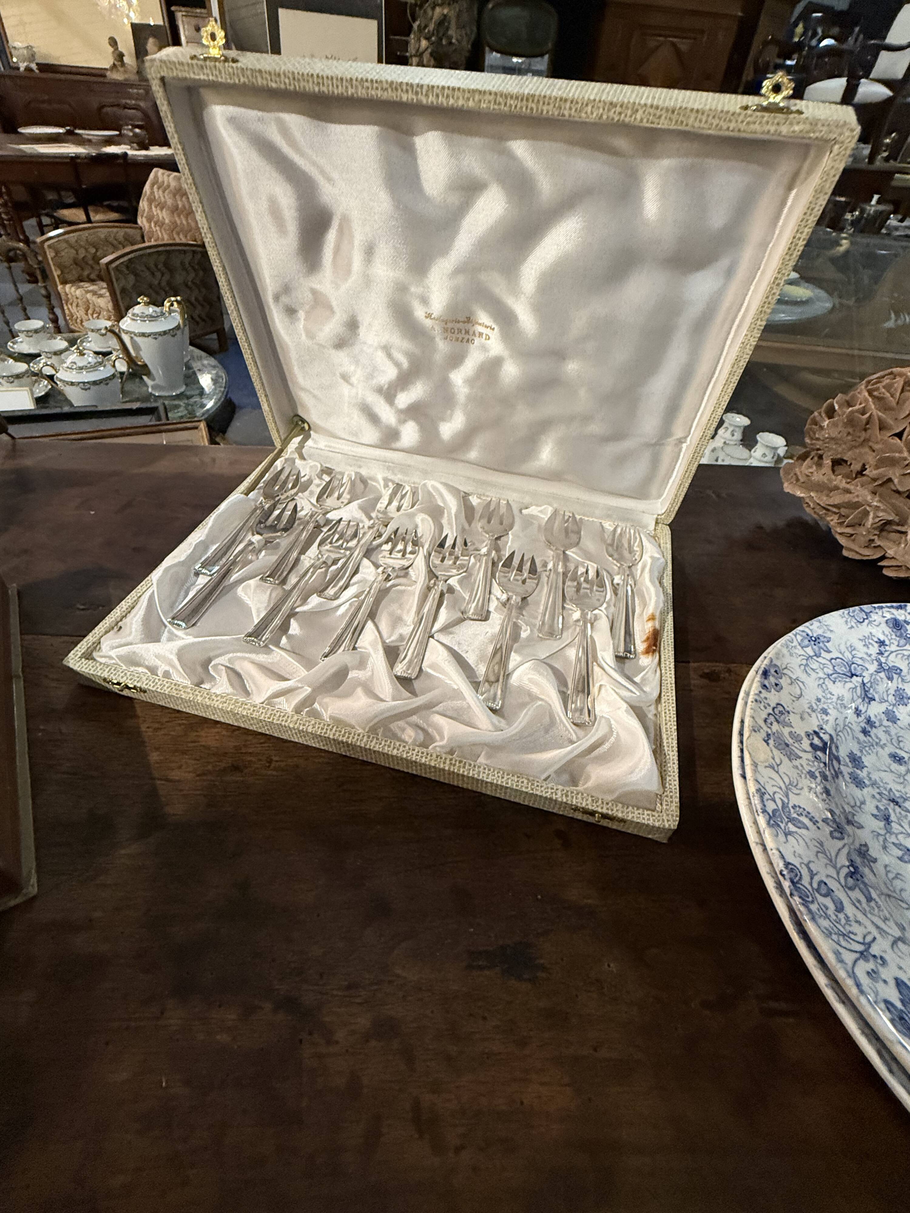 Box of 12 silver-plated oyster forks