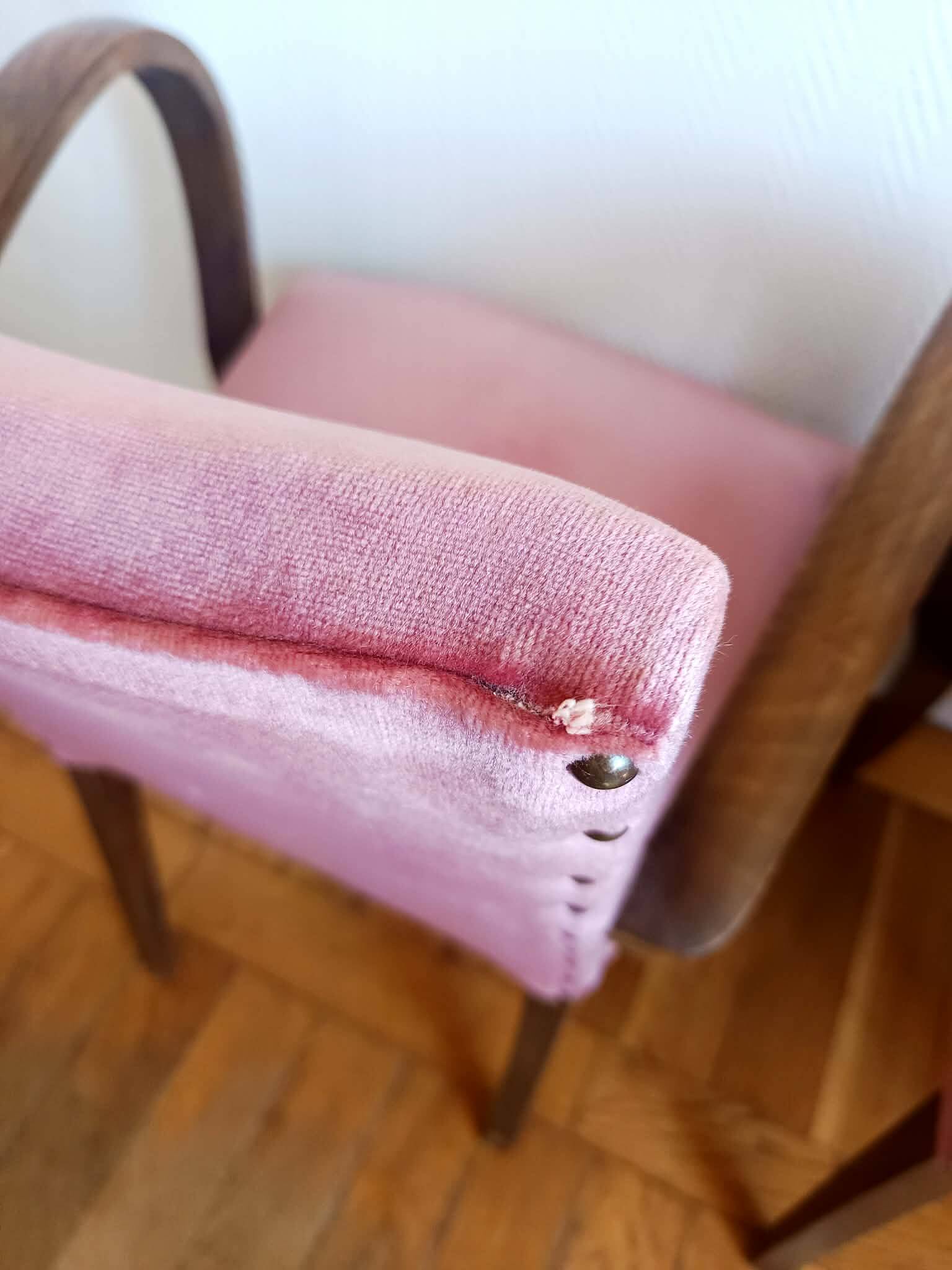 Paire de fauteuils moustache velours rose art déco