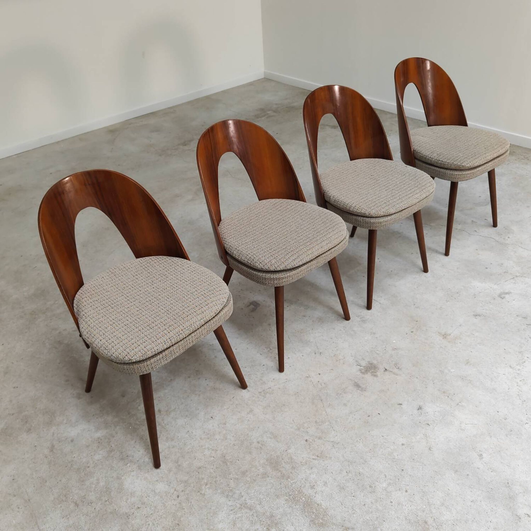 Set of 4 chairs by Antonin Suman for Tatra Nabytok 1960