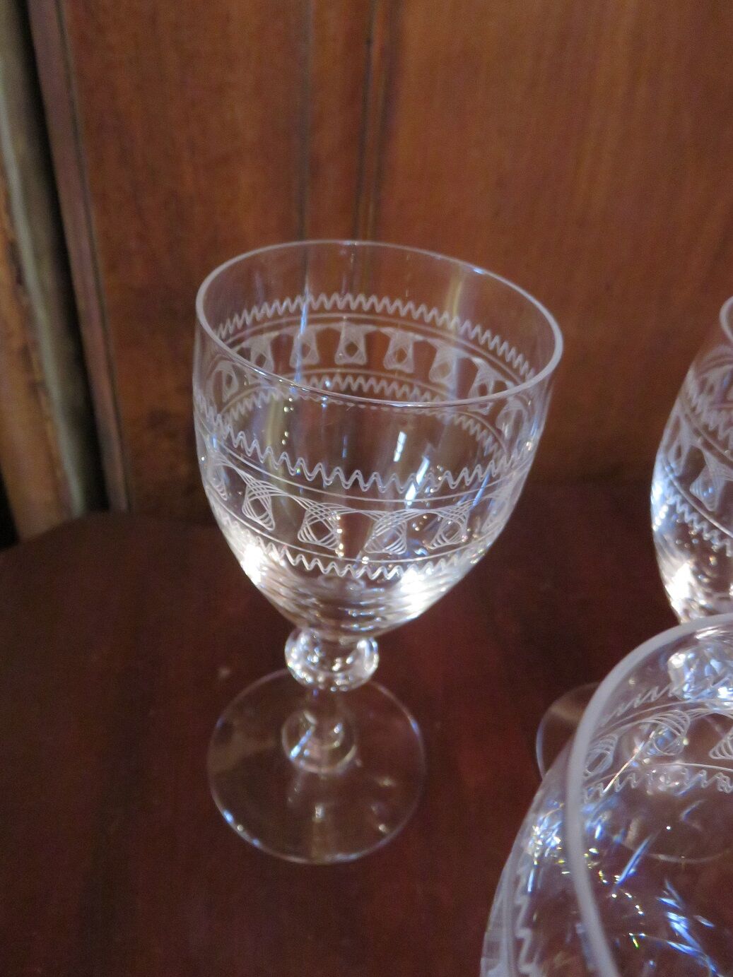 Suite de 7 verres à vin en cristal