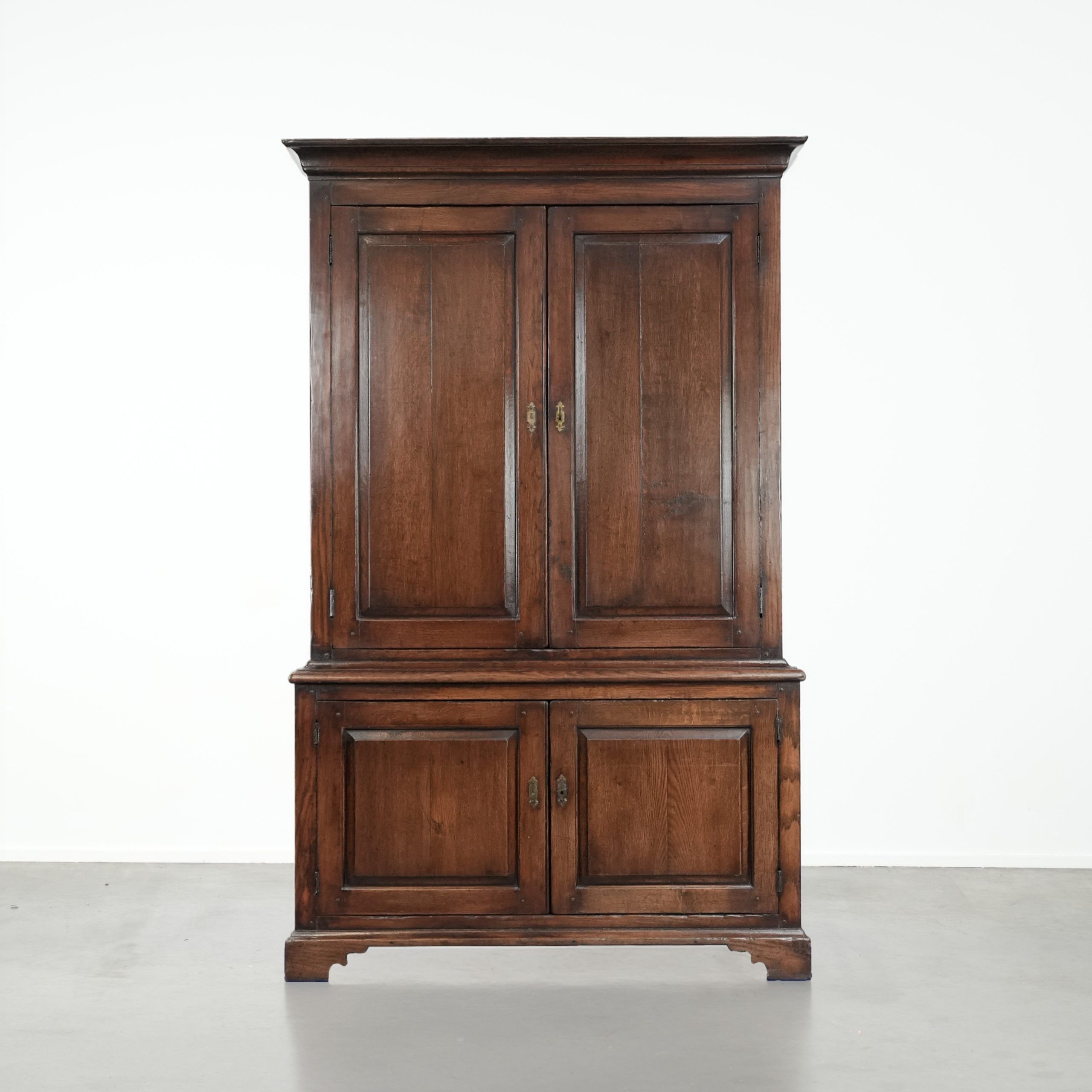 Armoire/ buffet anglais du XVIIIe siècle en chêne.