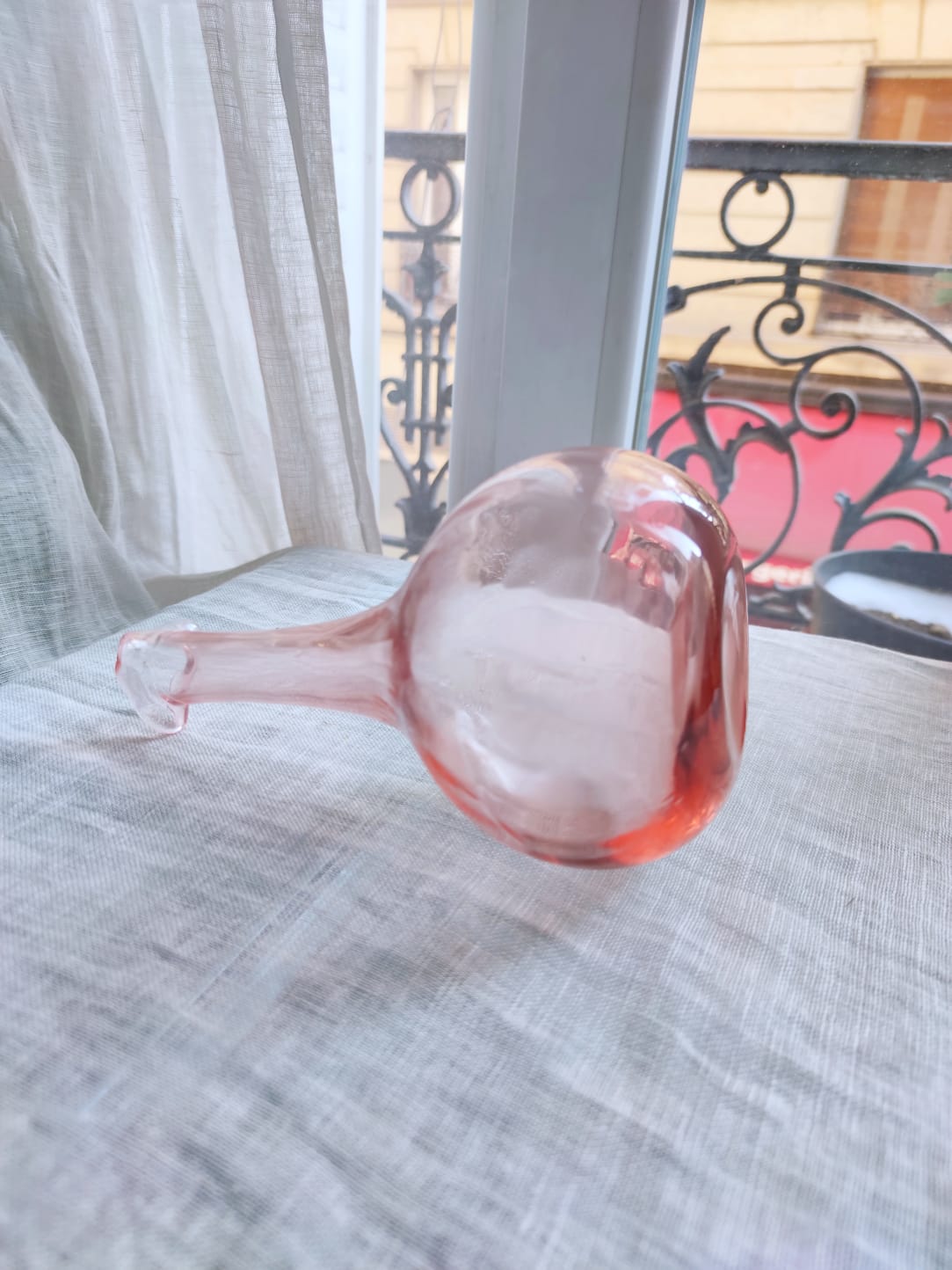 Vase soliflore rose en verre souflé