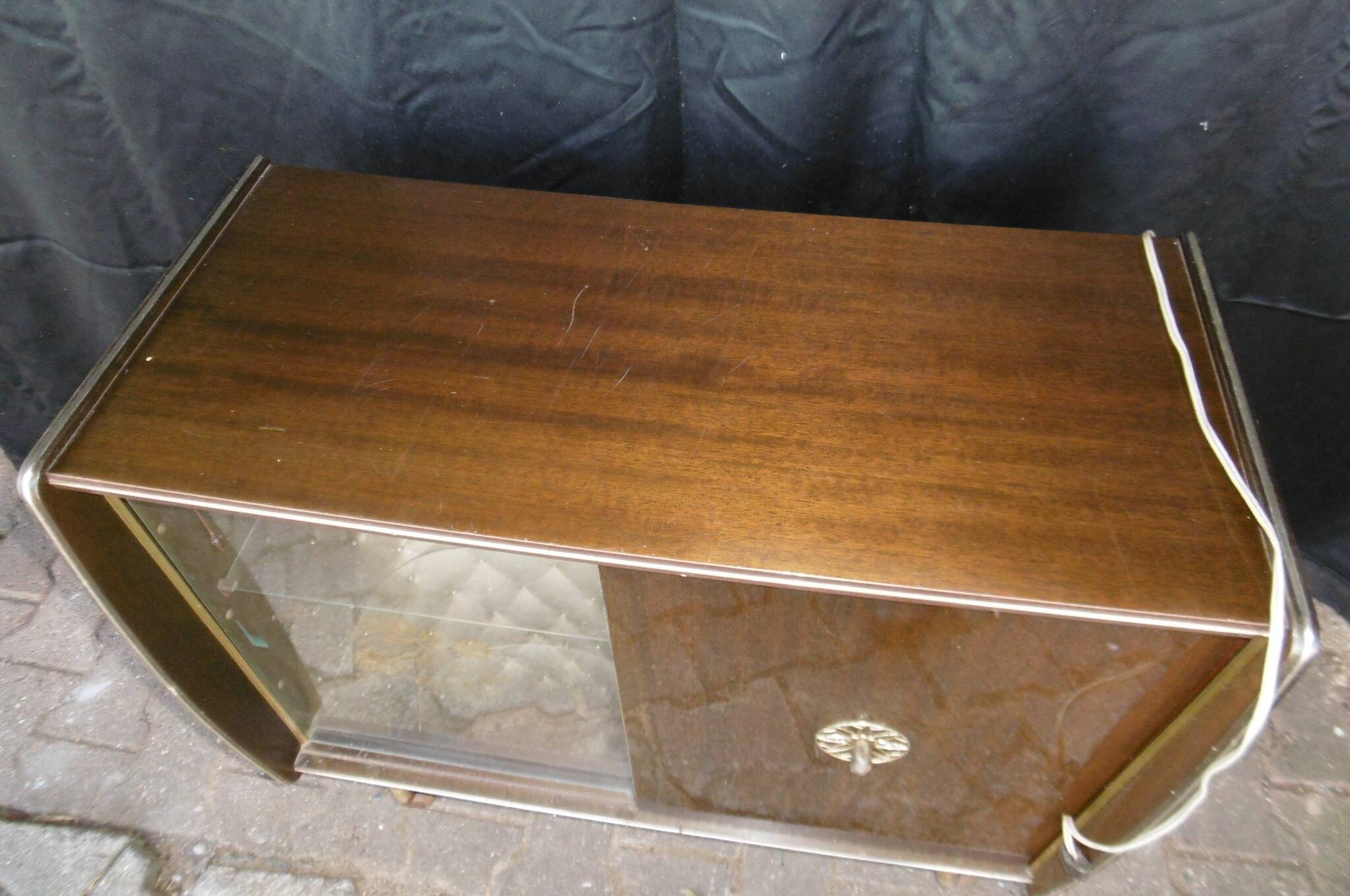 Furniture with Showcase and Lighting