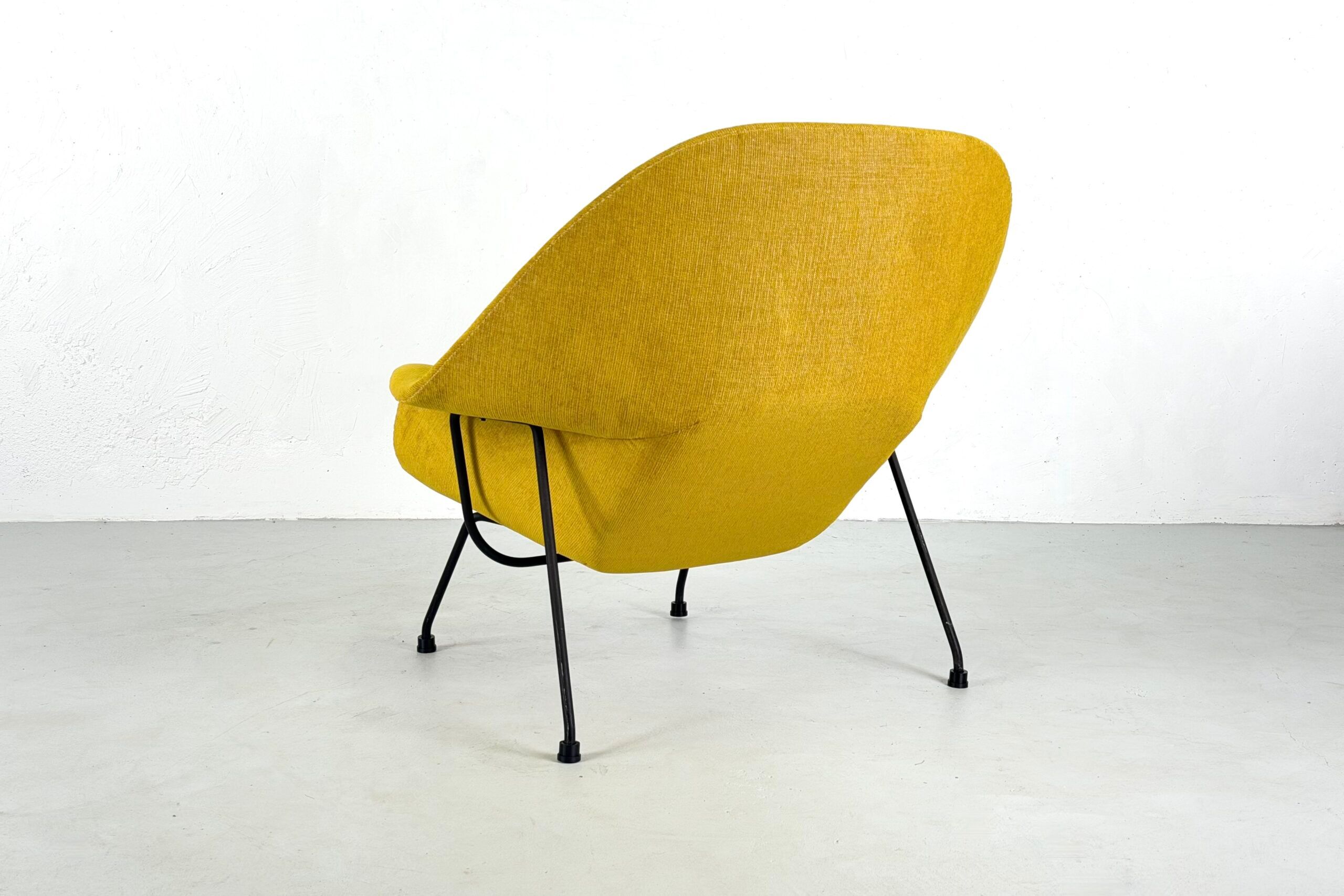 Womb chair by Eero Saarinen for Knoll International – 1950s
