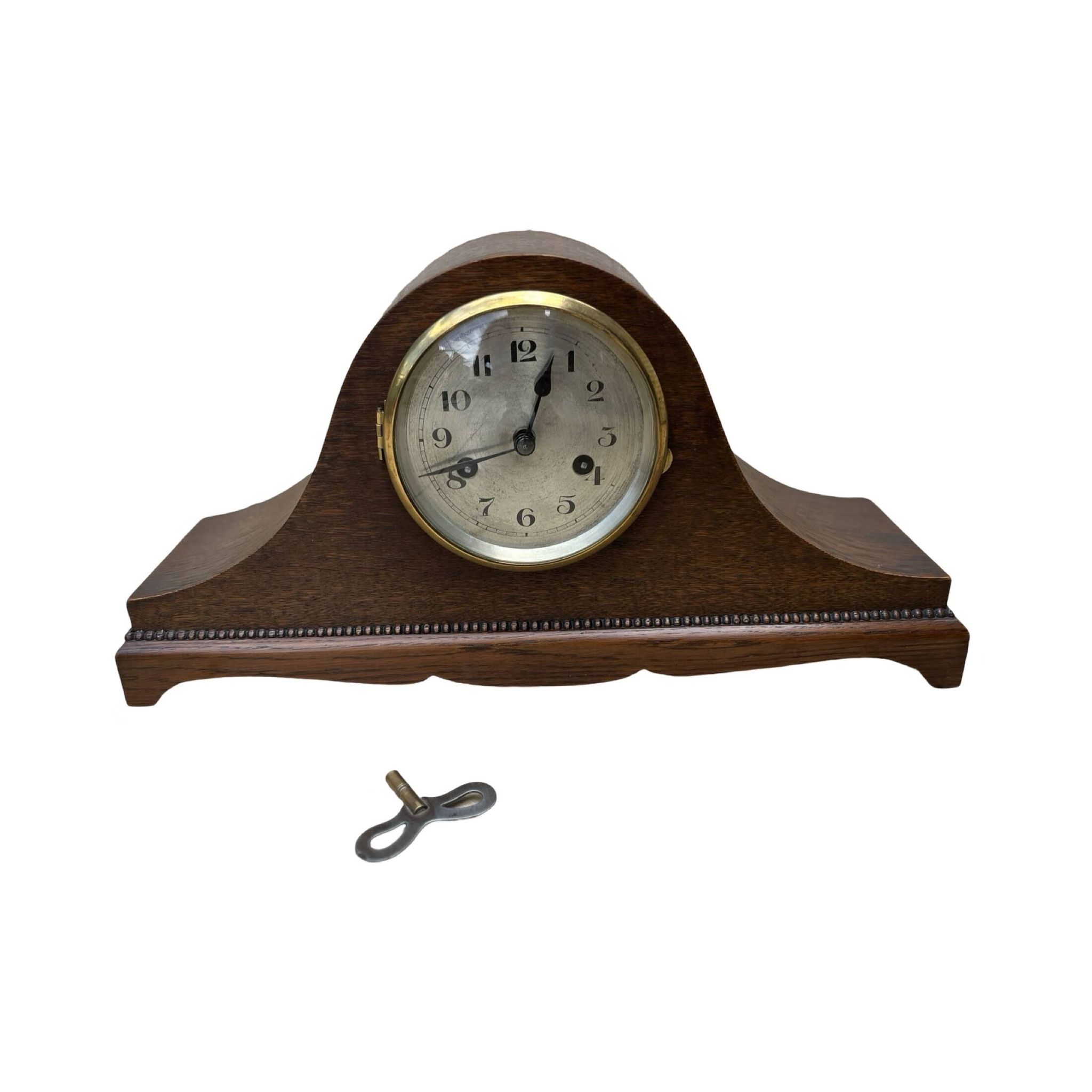 Pendule de cheminée, style art déco, chapeau de Napoléon, Allemagne, années 1930.
