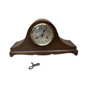 Pendule de cheminée, style art déco, chapeau de Napoléon, Allemagne, années 1930.