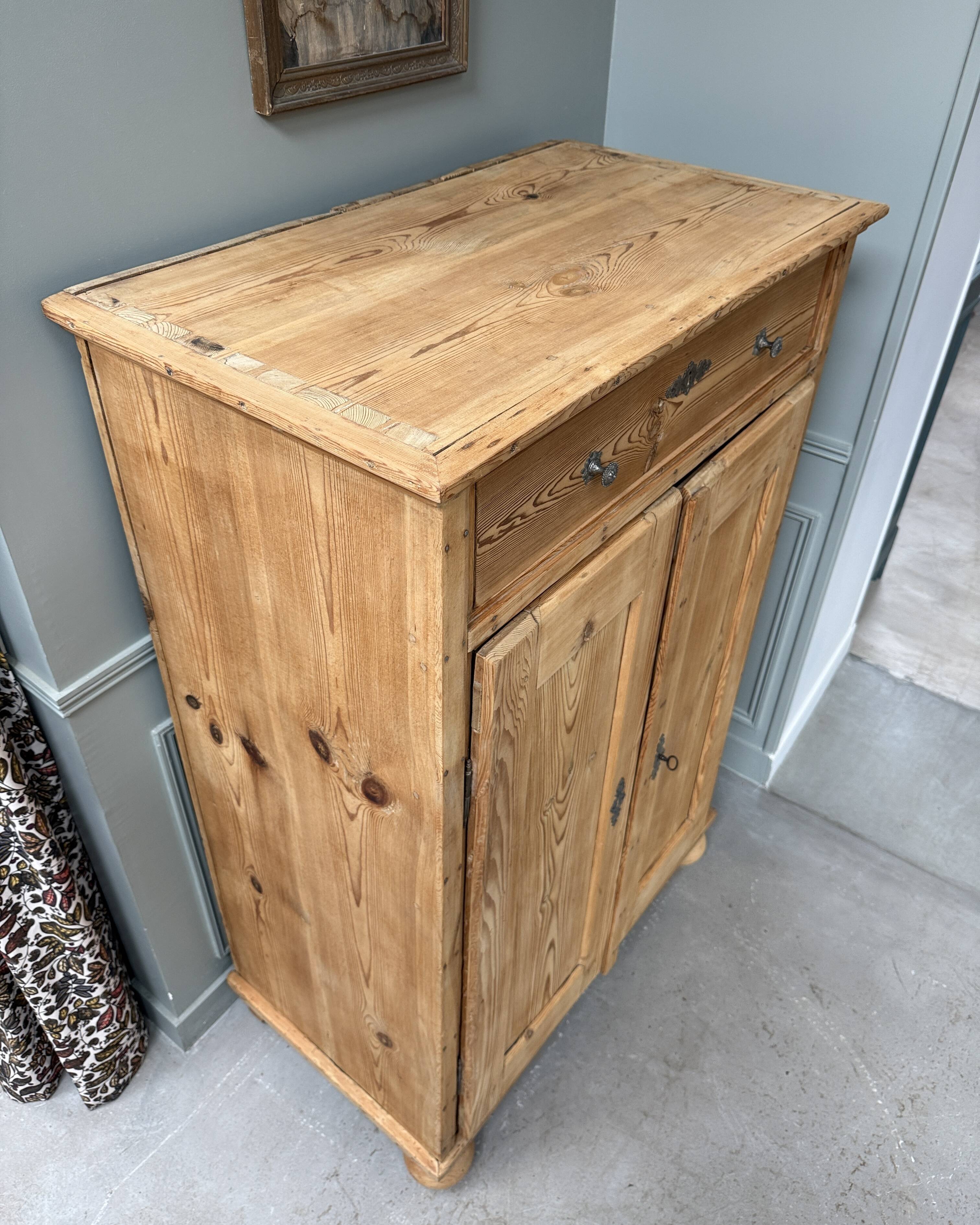 Chic country-style buffet (renovated)