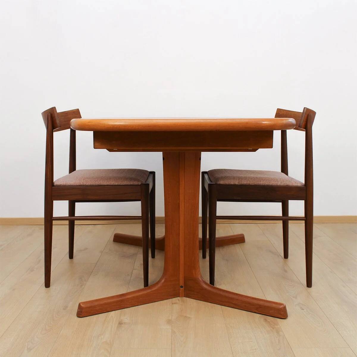 Teak dining table by Dyrlund