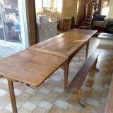 Large rustic table of 3.80m with its 2 benches.