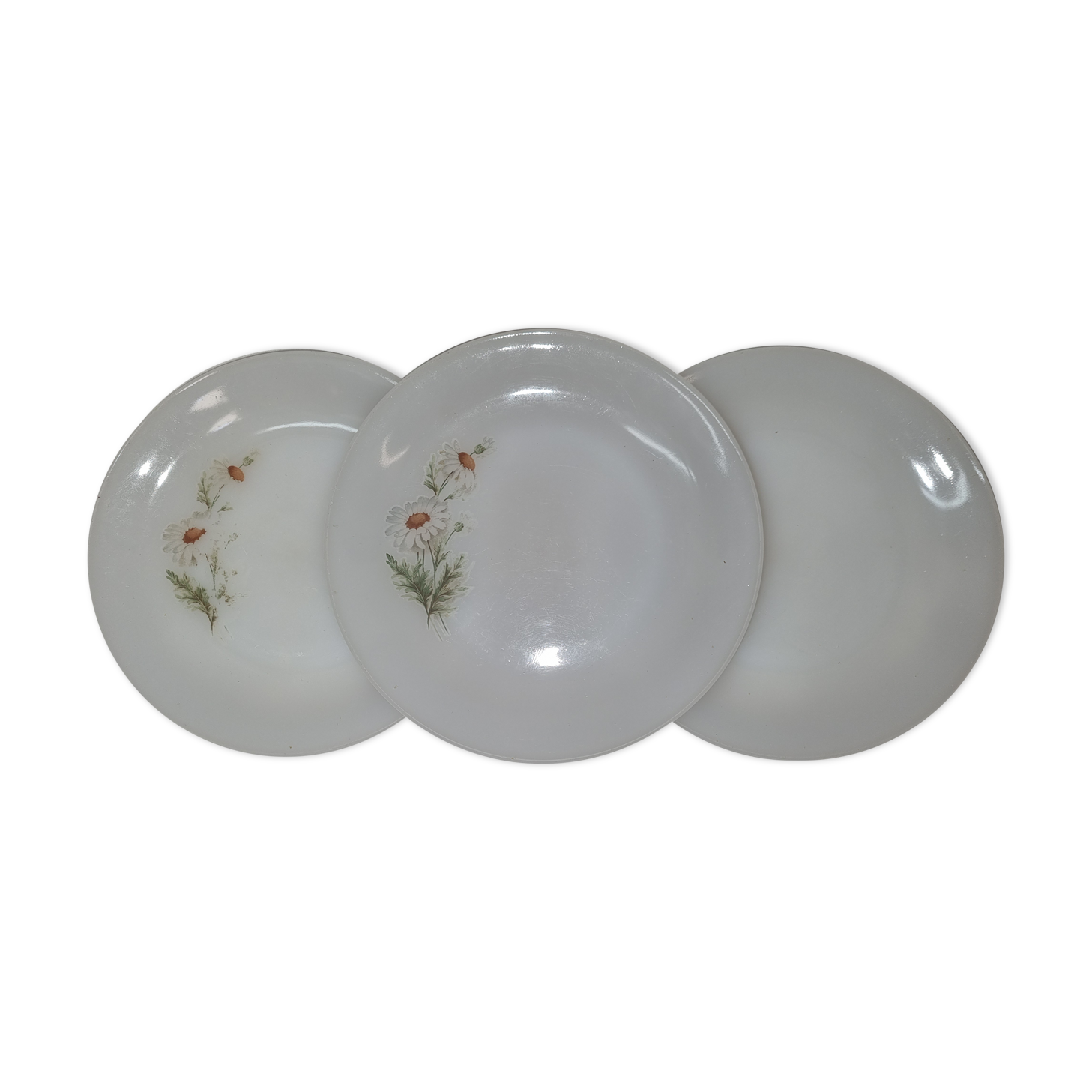 3 assiettes arcopal de 1970