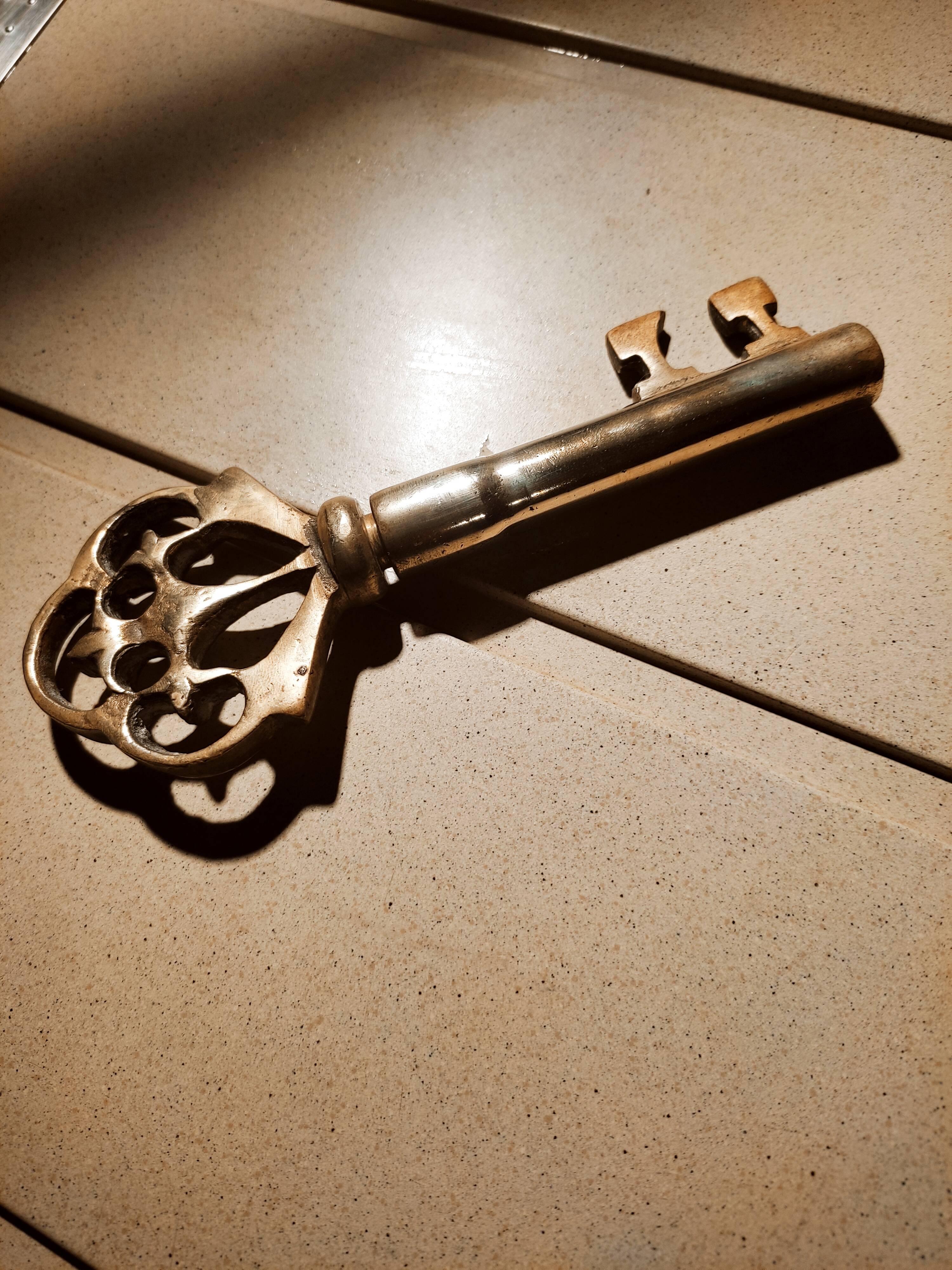 Solid brass cork key