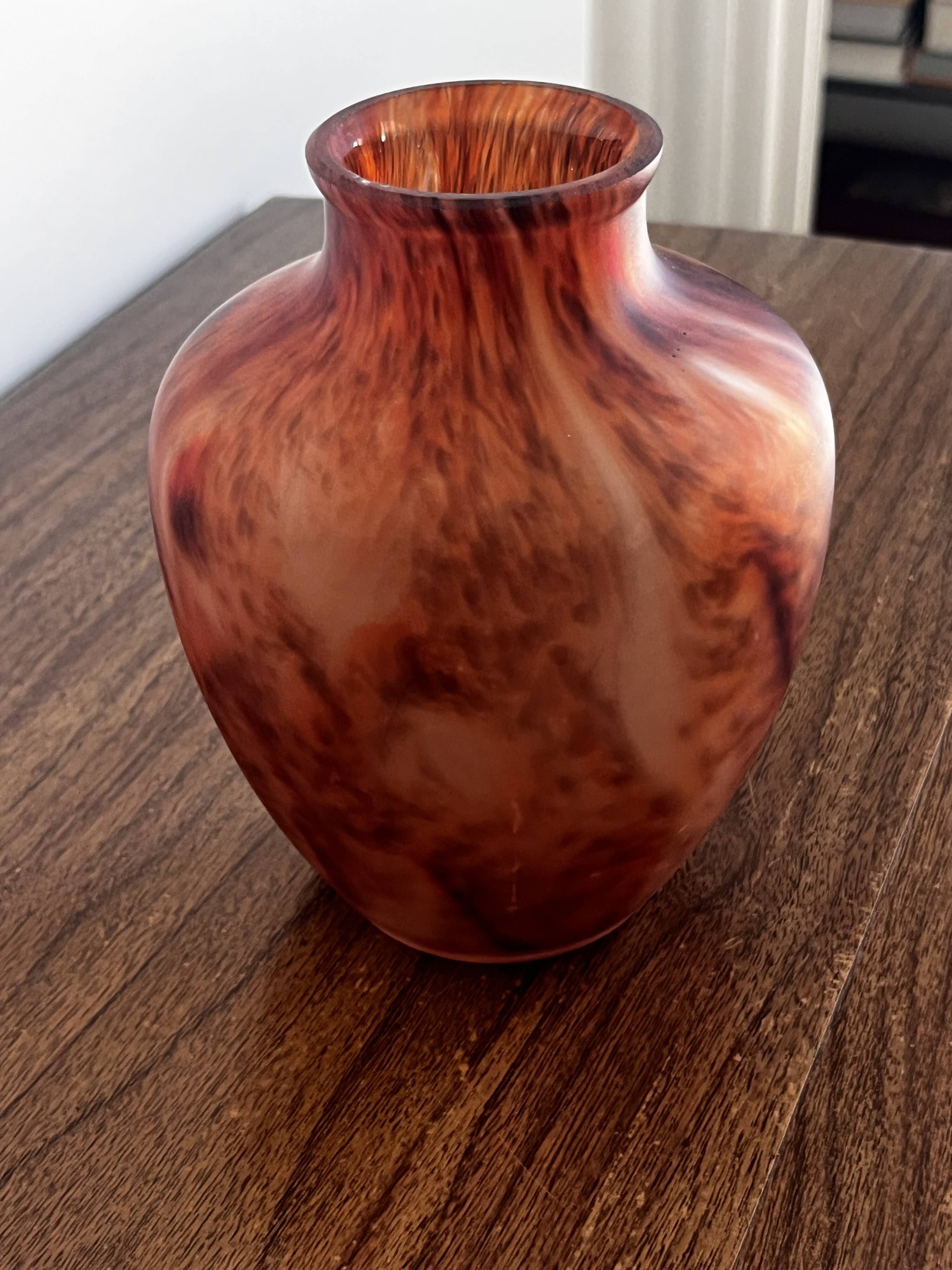 Vase en verre ambré