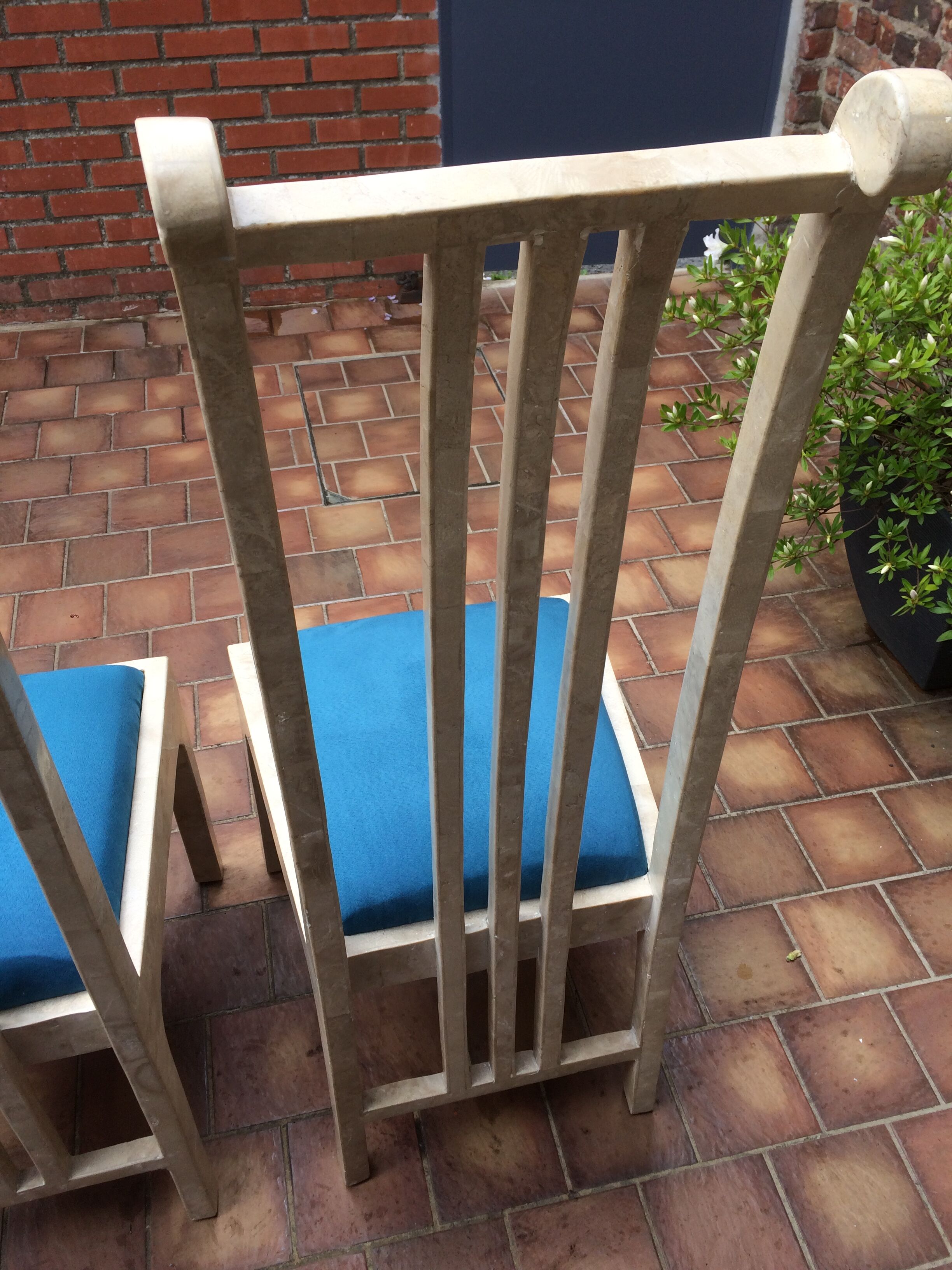 Chaises vintage et design en marbre blanc