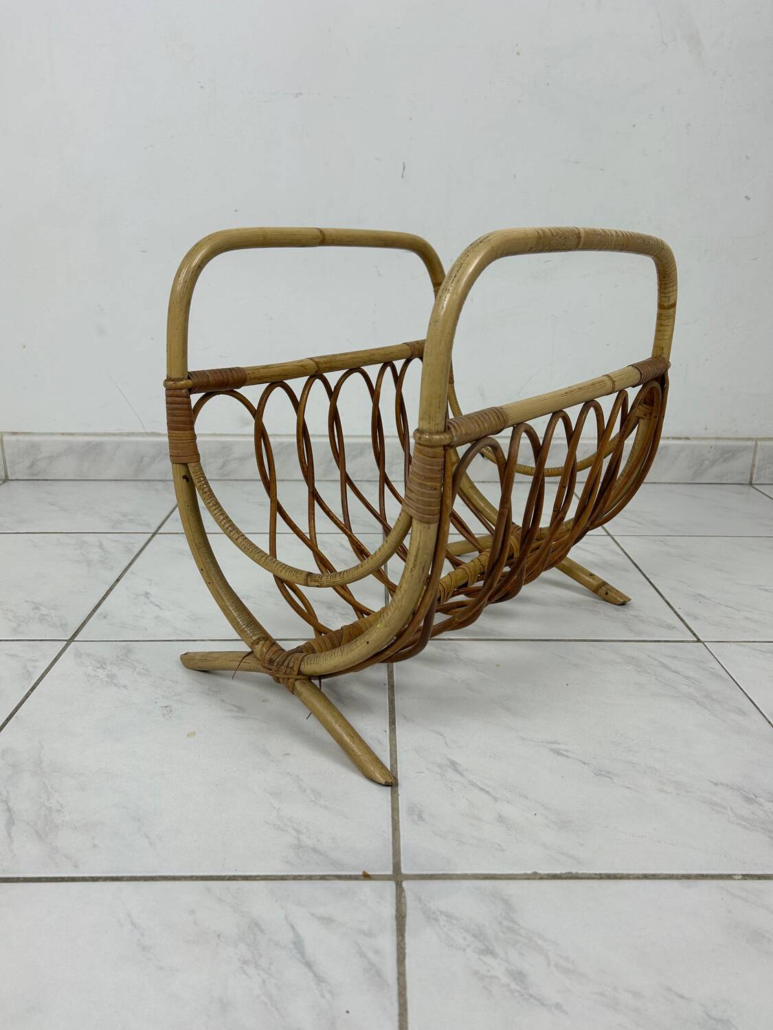 Porte-revues vintage en bambou