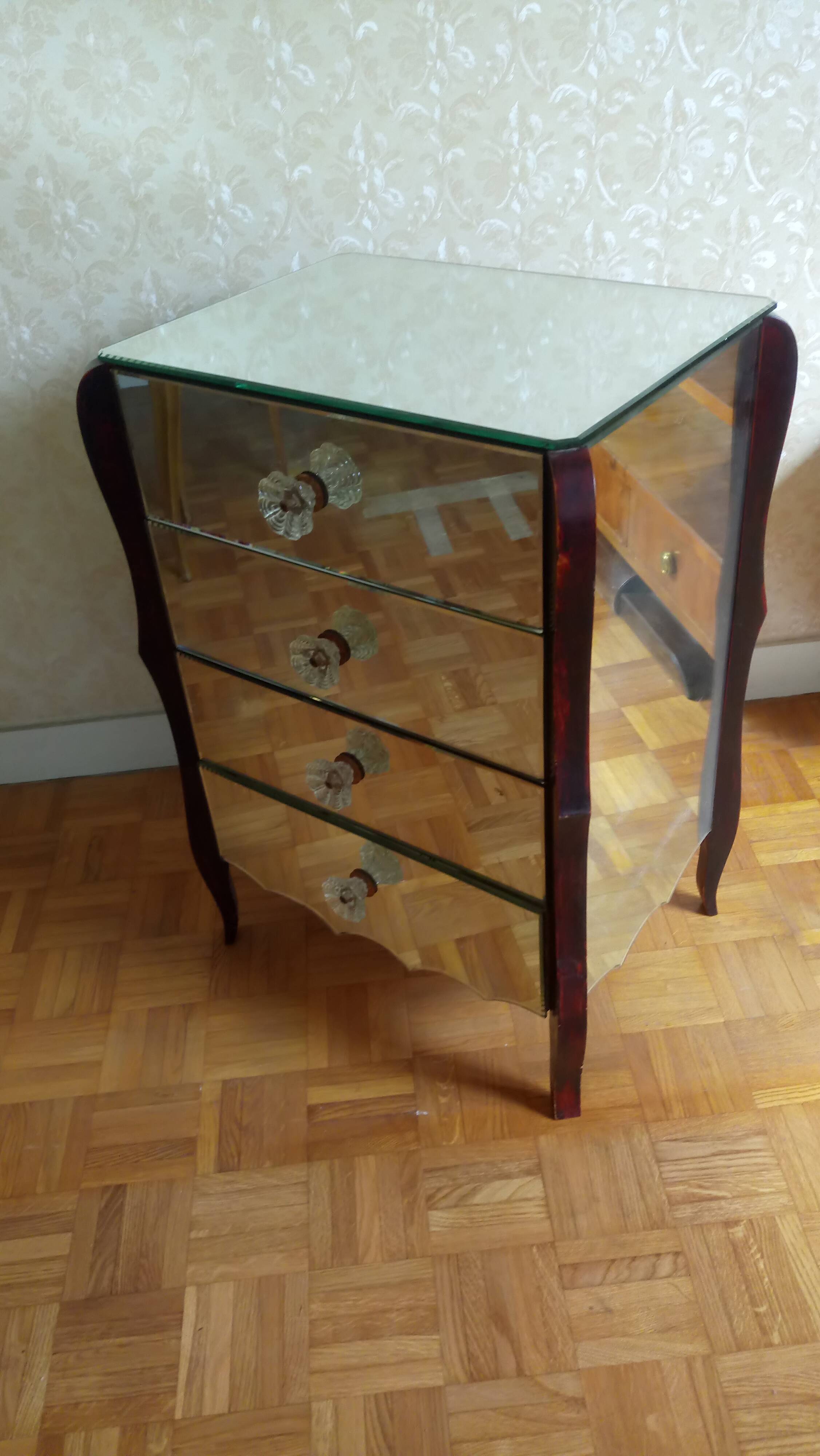 Dresser from the 30/40