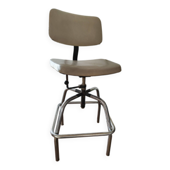 Adjustable industrial chair