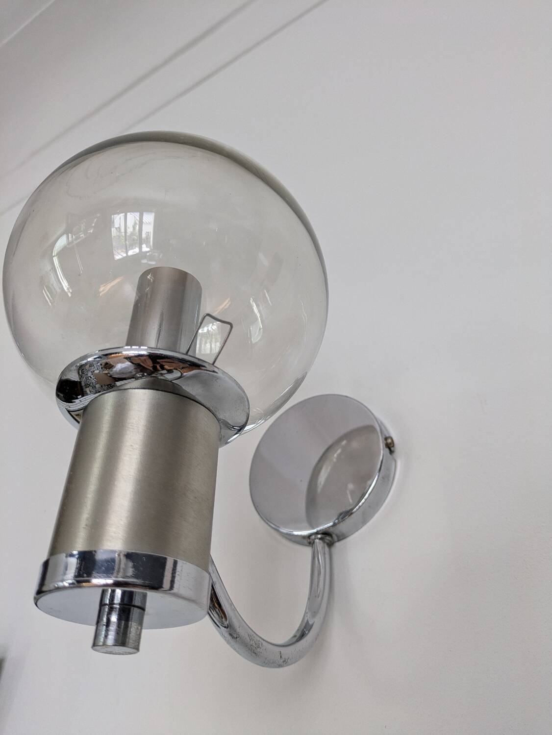 Duo See Delmas 70' wall lights