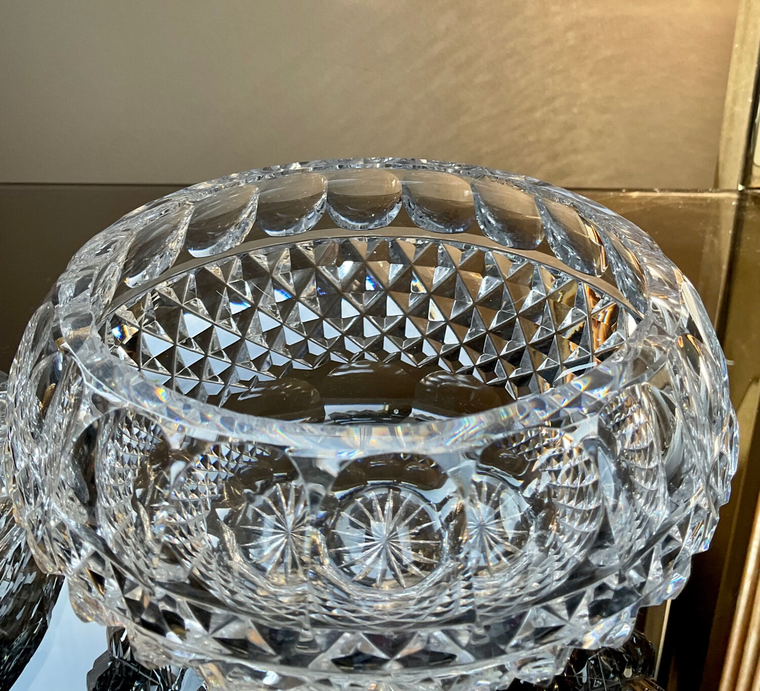 Bonbonnière vintage en cristal ciselé et bronze