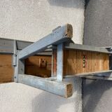 Luthier 19's grey workbench