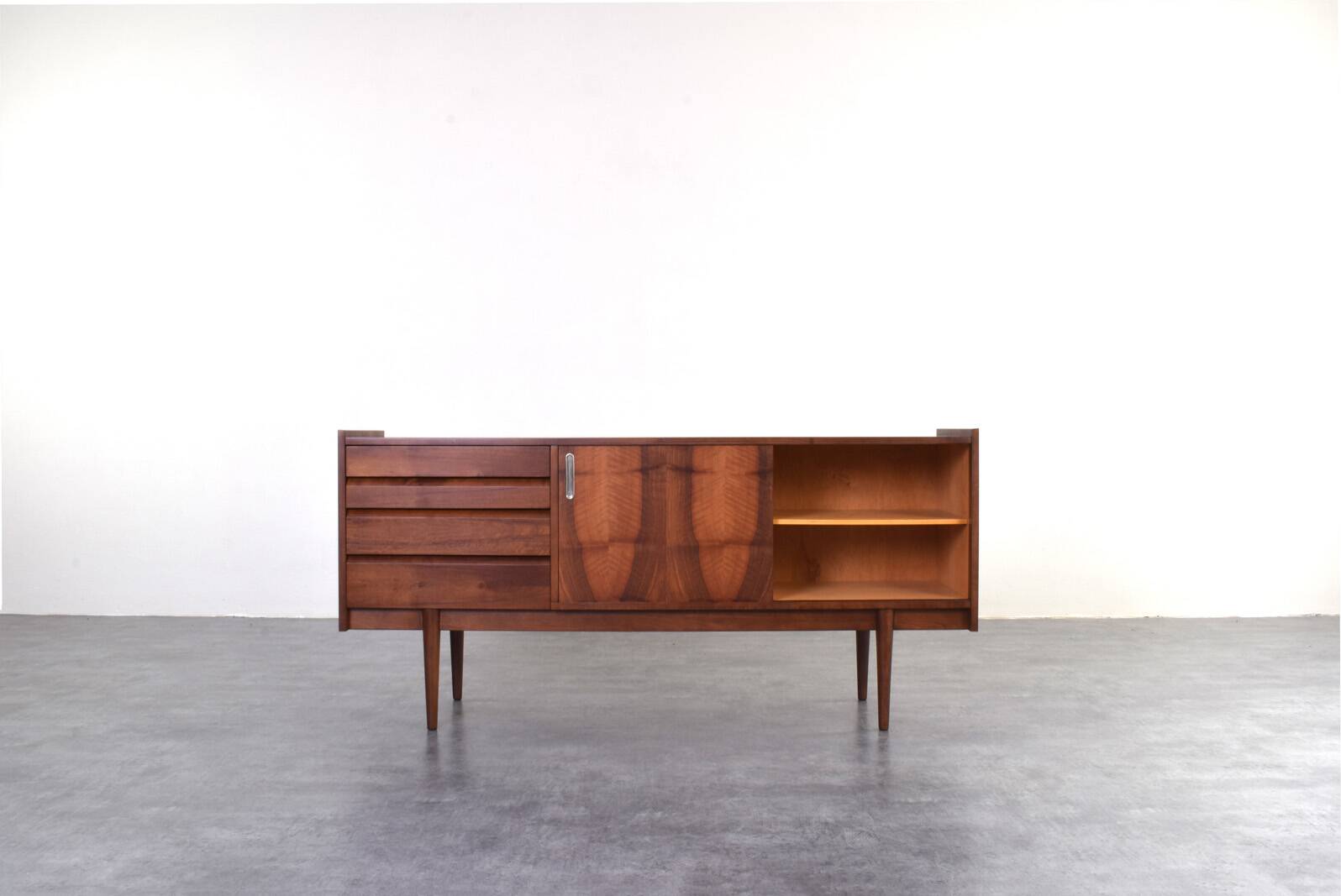 Mid-Century Polish Walnut Sideboard from Bytomskie Fabryki Mebli, 1960s.