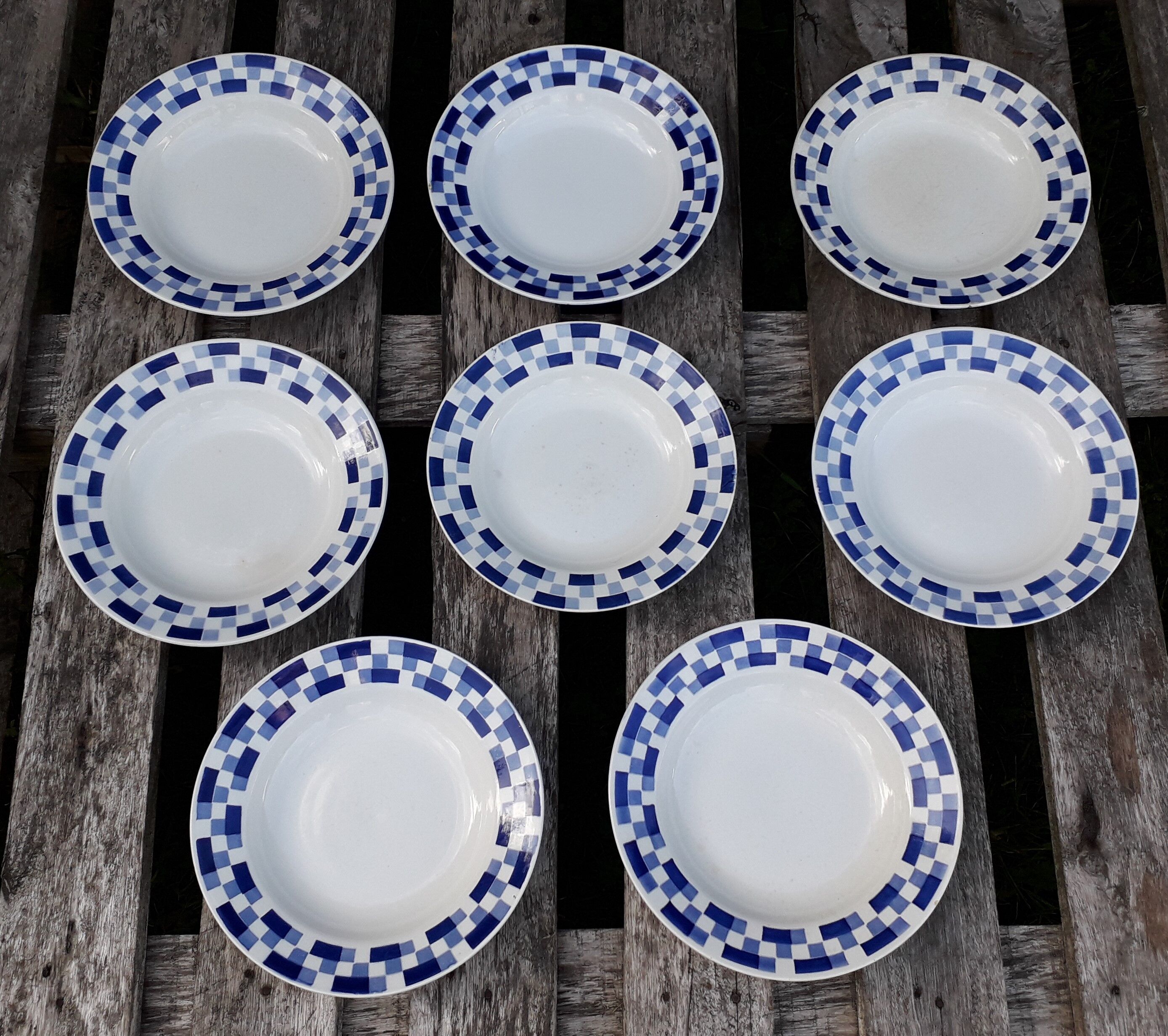 8 plates hollow ST Amand decor "Lily"