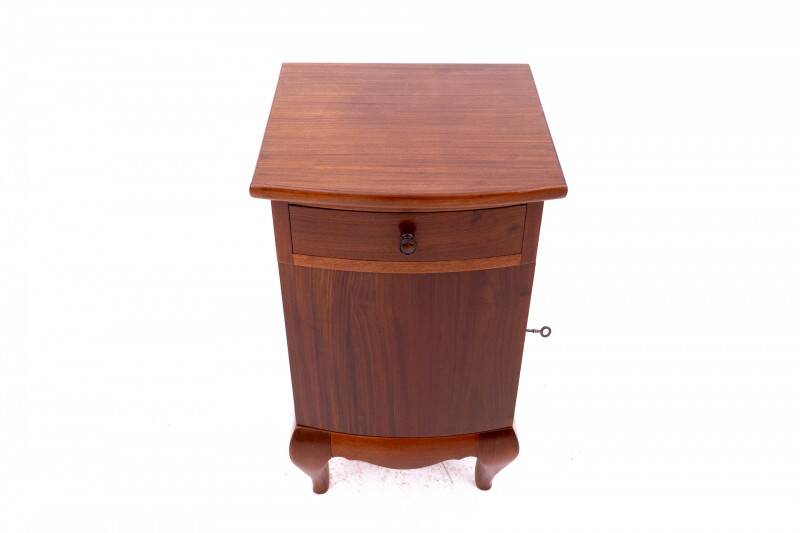 Paire de tables de chevet, Pologne, années 1940. Après rénovation.